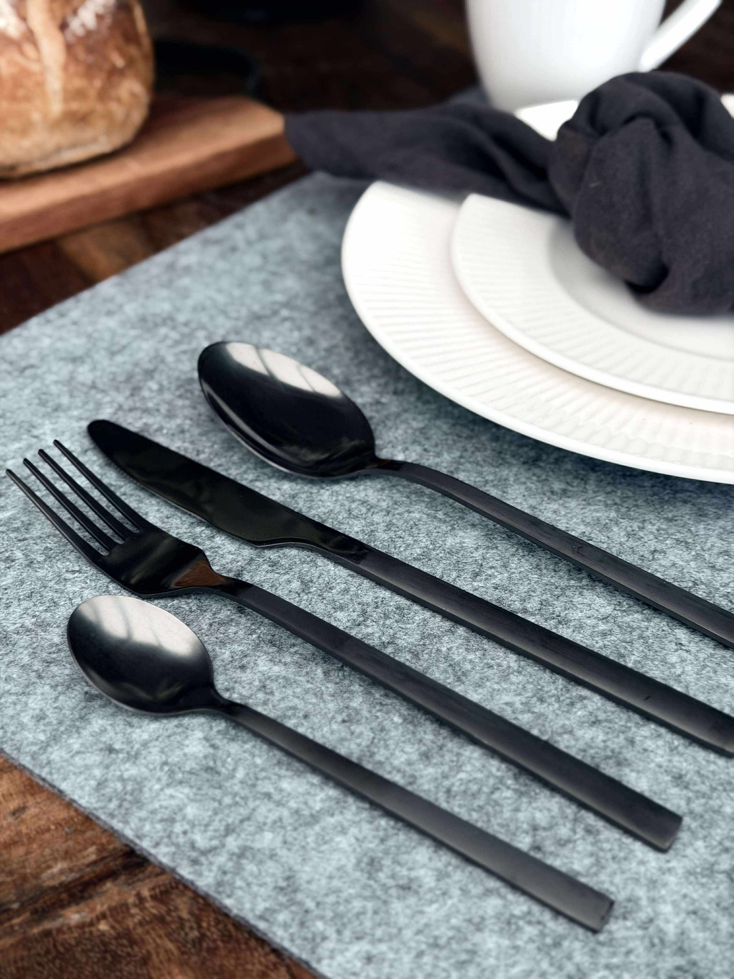 Bestick 16 delar i ask - Matt svart