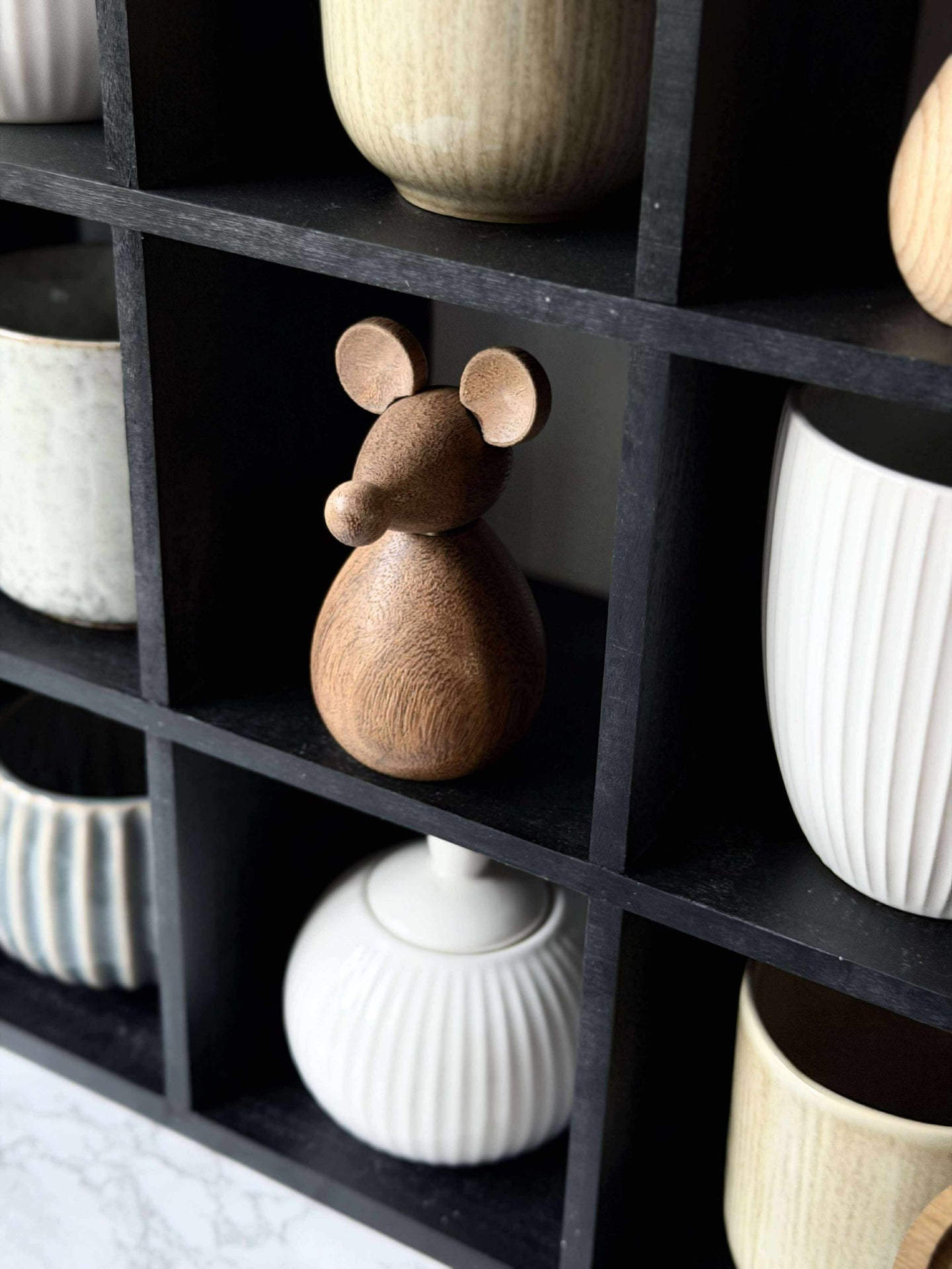 Sittande Mus - Bärnsten Brun