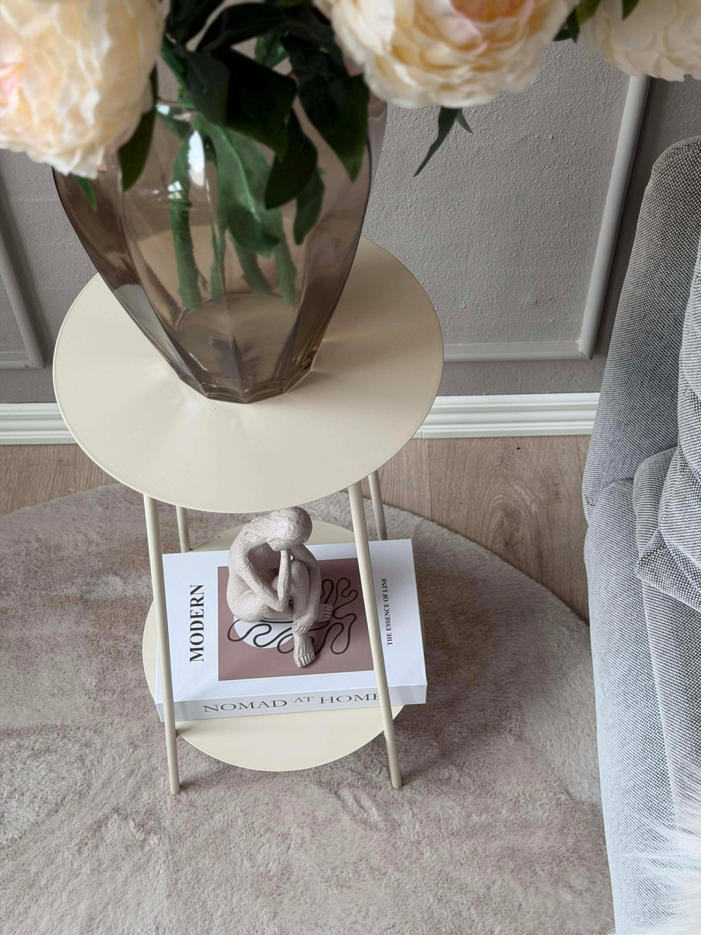 Sidobord med hylla - Vit