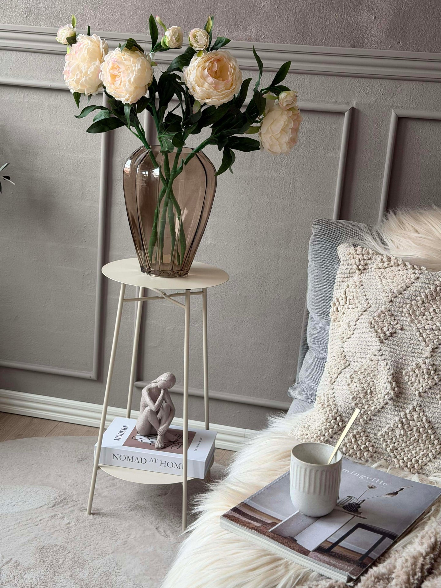Sidobord med hylla - Vit