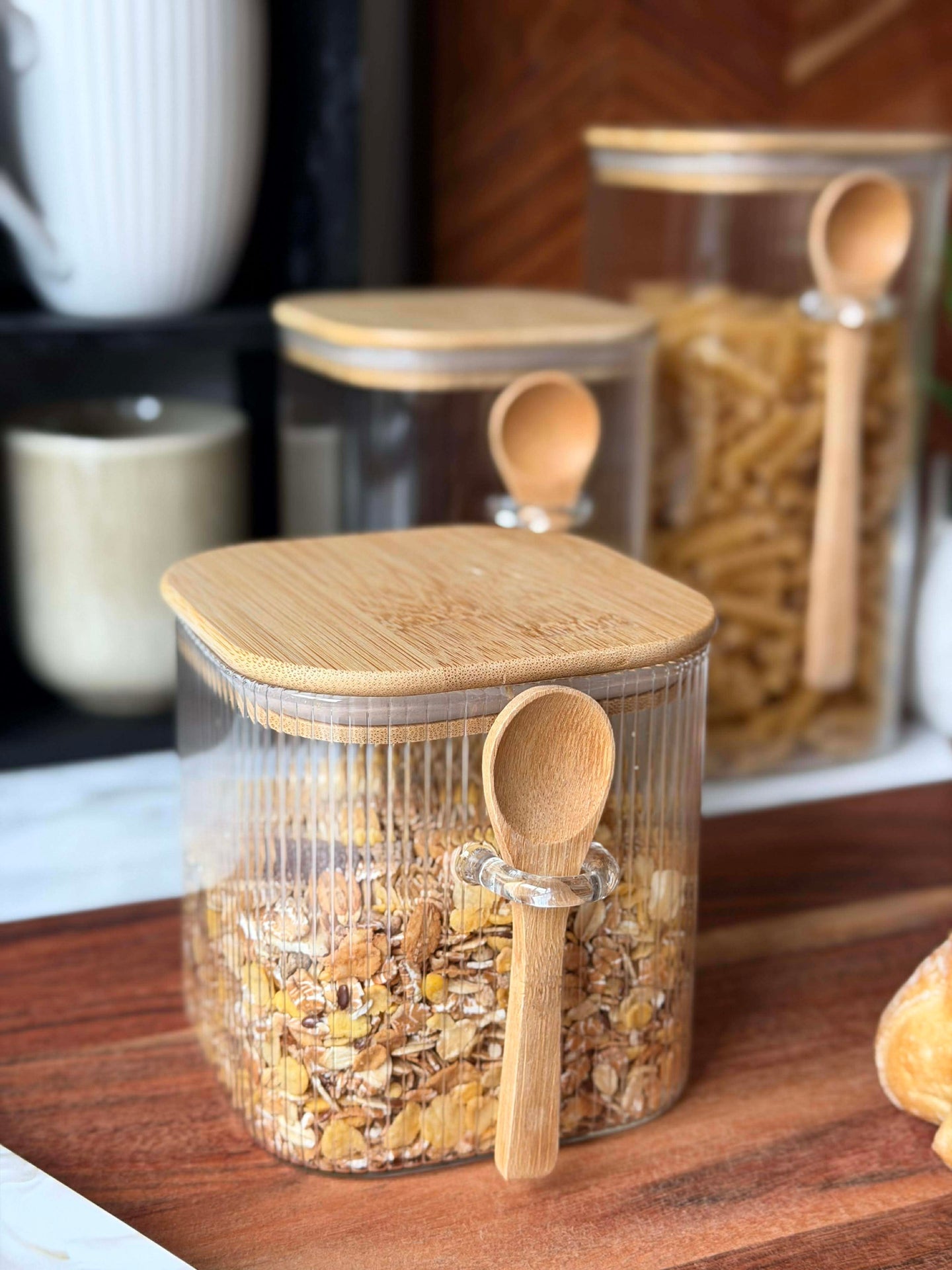 Förvaringsglas med bambulock och sked - Flera storlekar