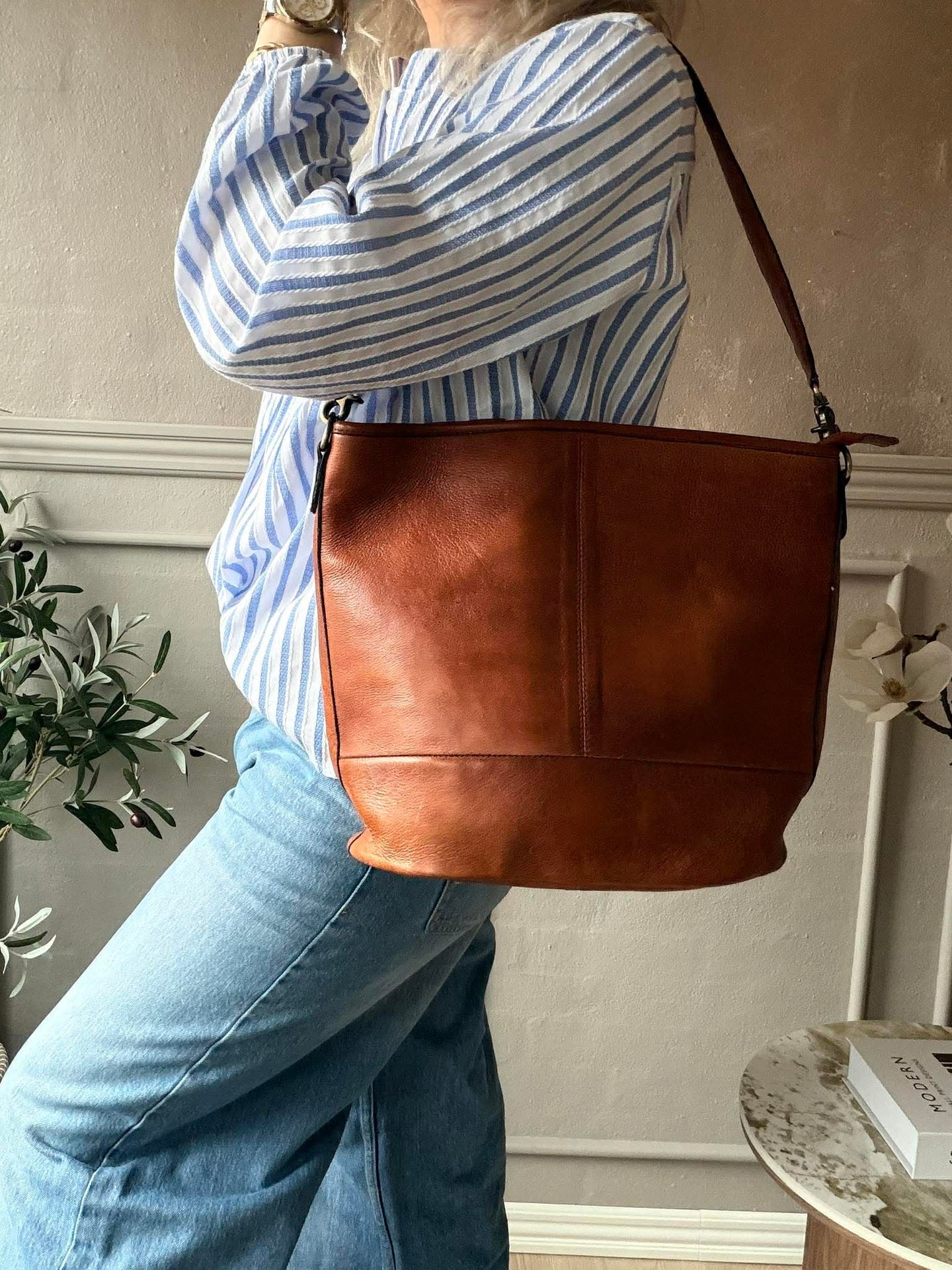 Axelväska Nomi walnut