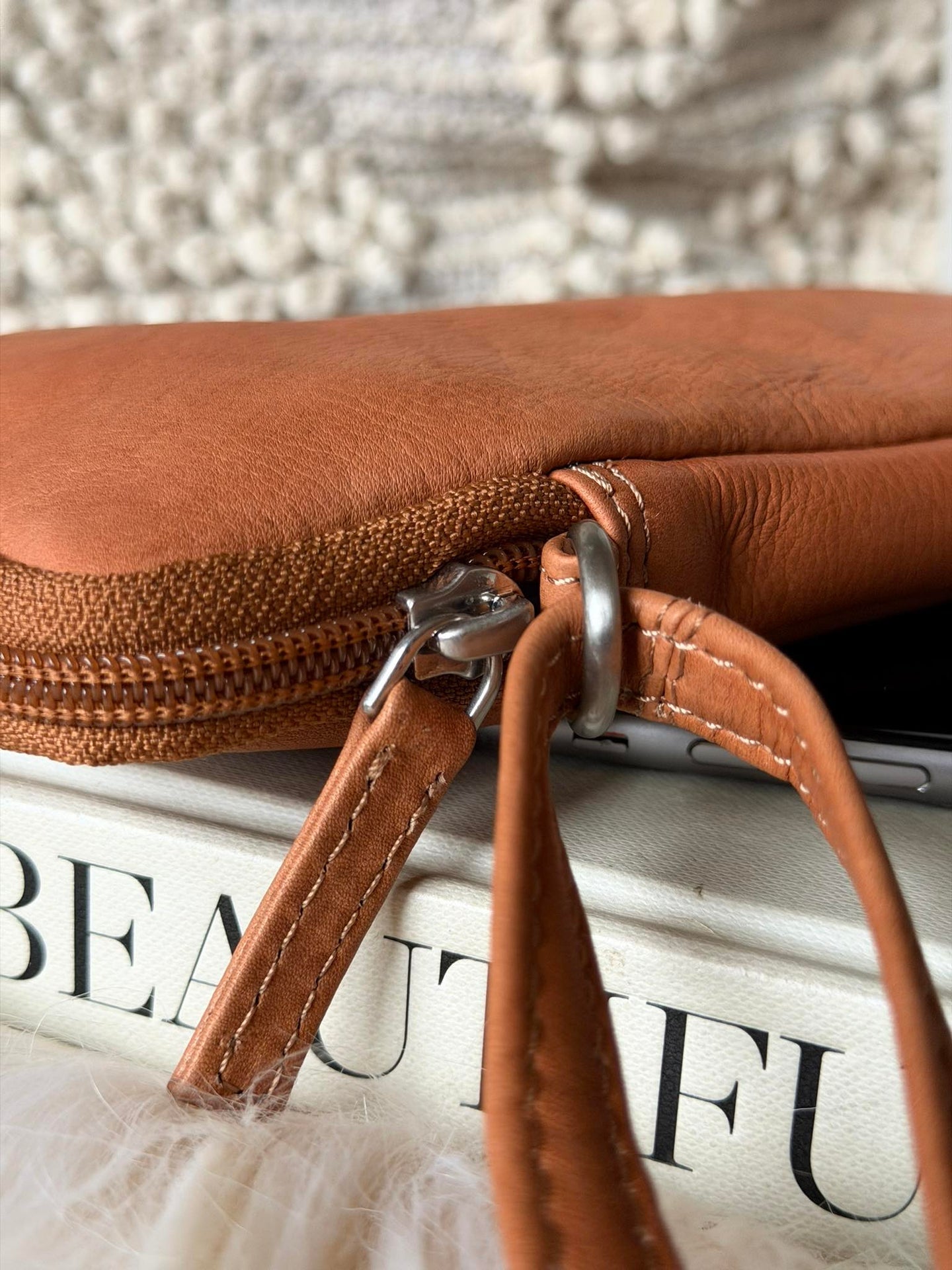 Mobilväska Misse - Cognac / silver