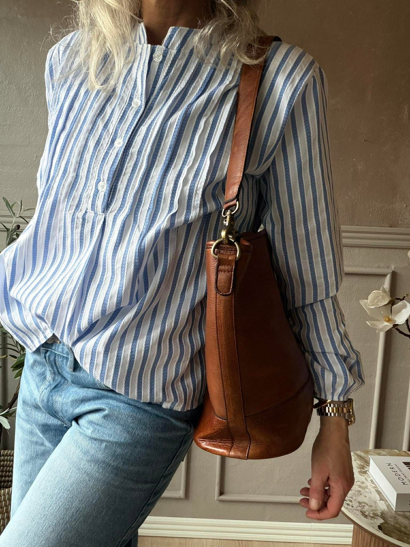 Axelväska Nomi walnut