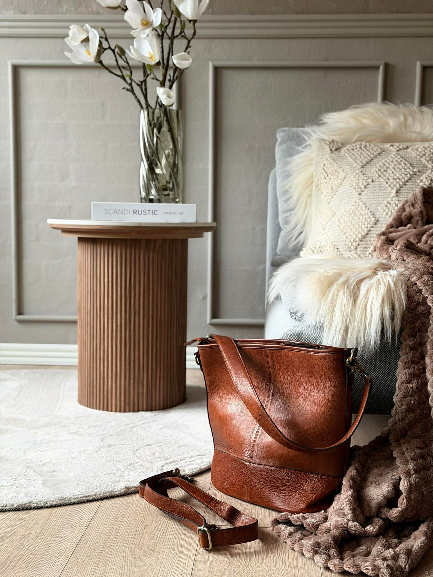 Axelväska Nomi walnut