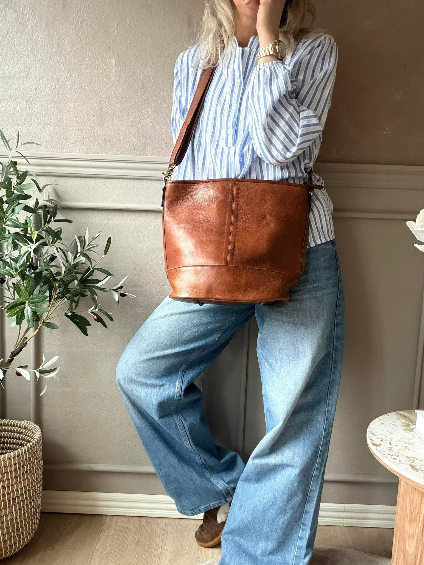 Axelväska Nomi walnut