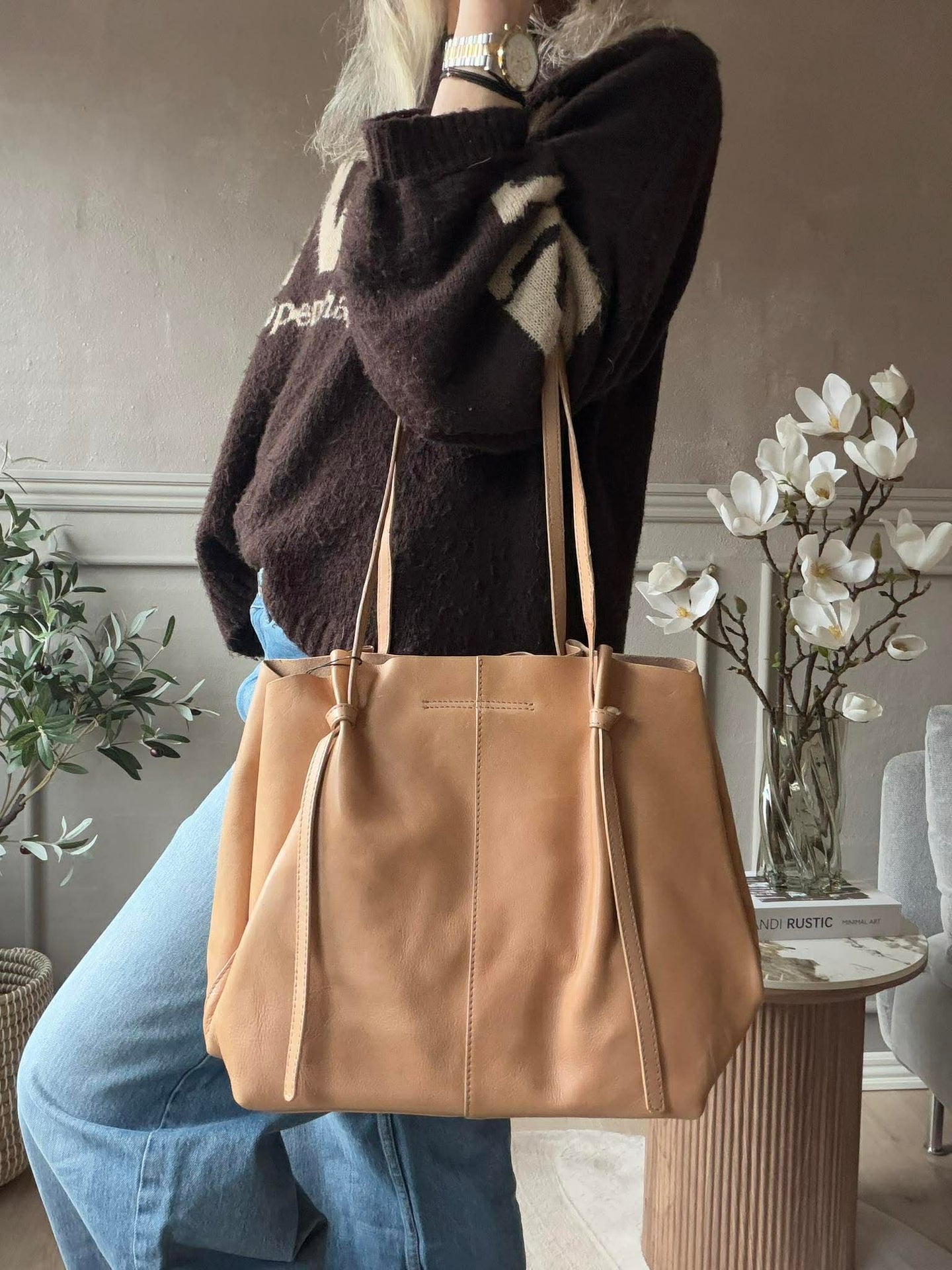 Shopper i mjuk läderkvalitet - Sand