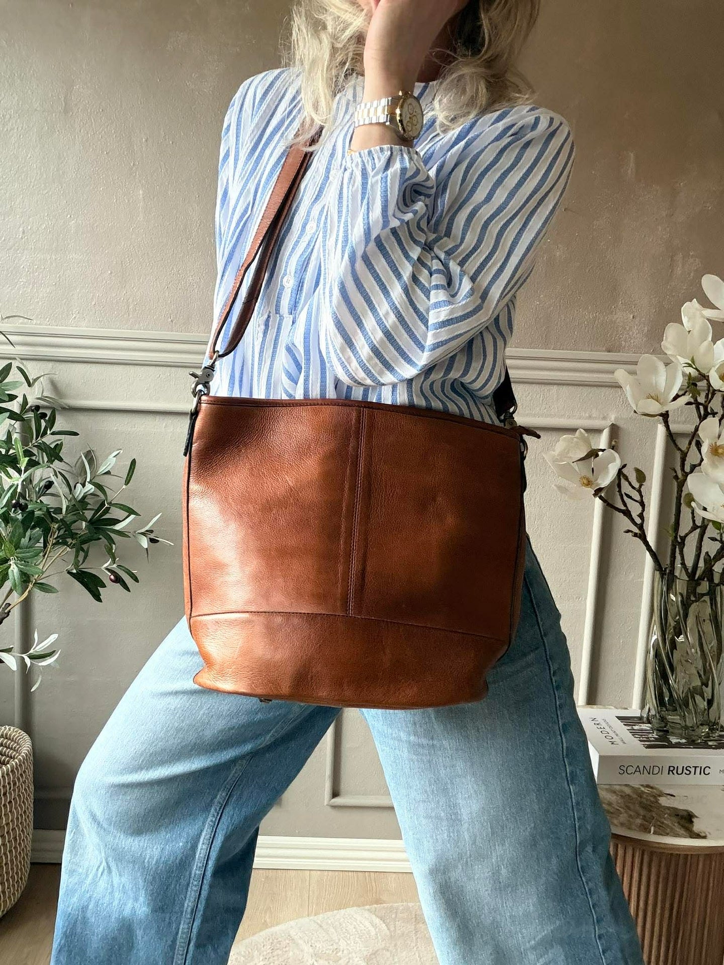 Axelväska Nomi walnut