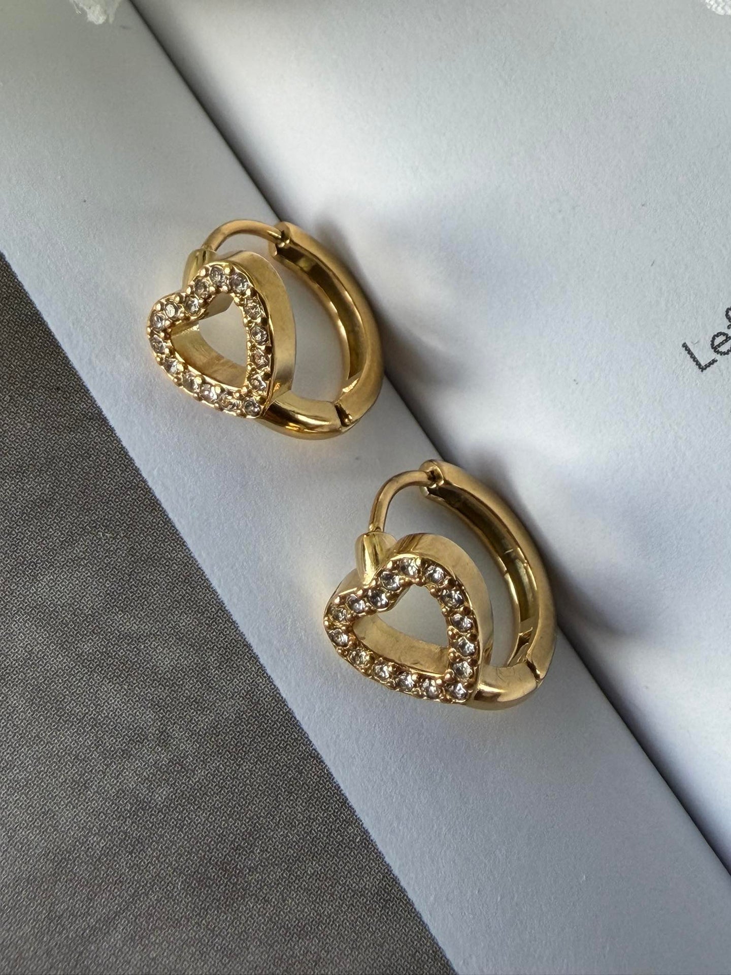 Örhängen VIELLA - förgyllda och besatta med zirkoner