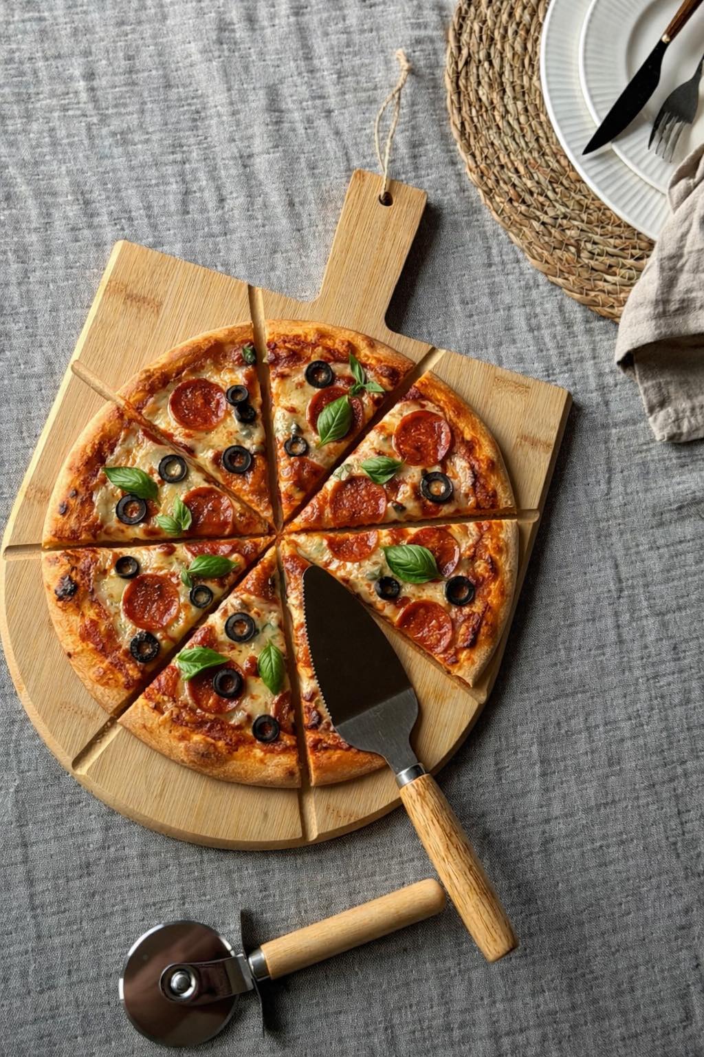 Pizza skärbräda med 2 redskap