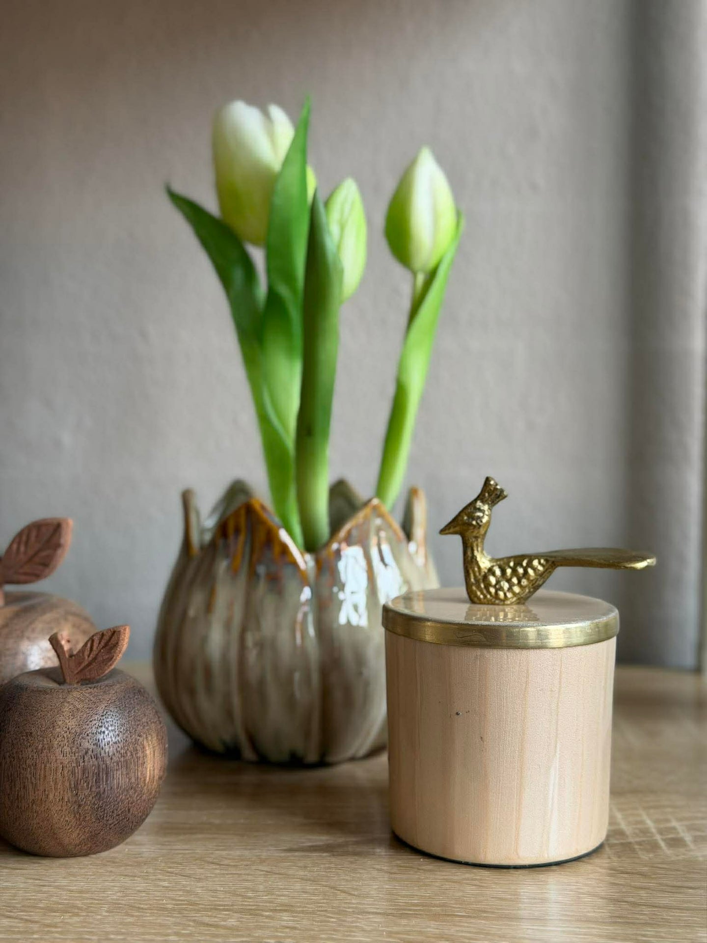 Kruka med lock – Beige med fågel i guld