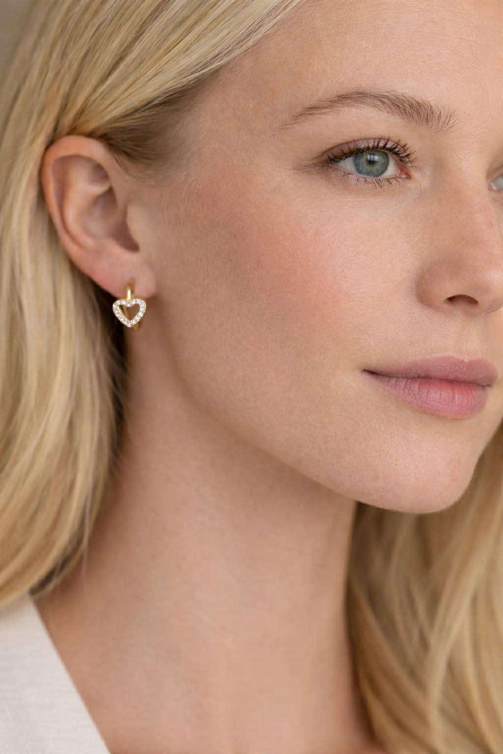 Örhängen VIELLA - förgyllda och besatta med zirkoner