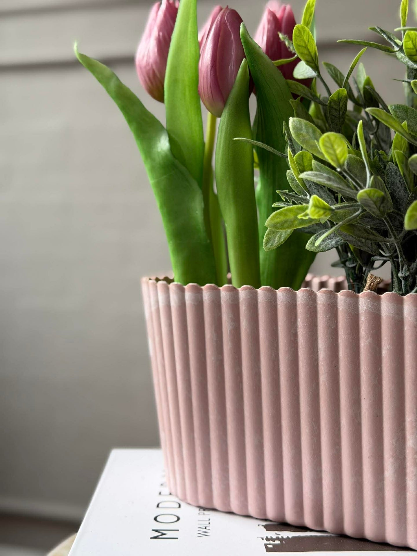 Avlång kruka i betonglook - Rosa