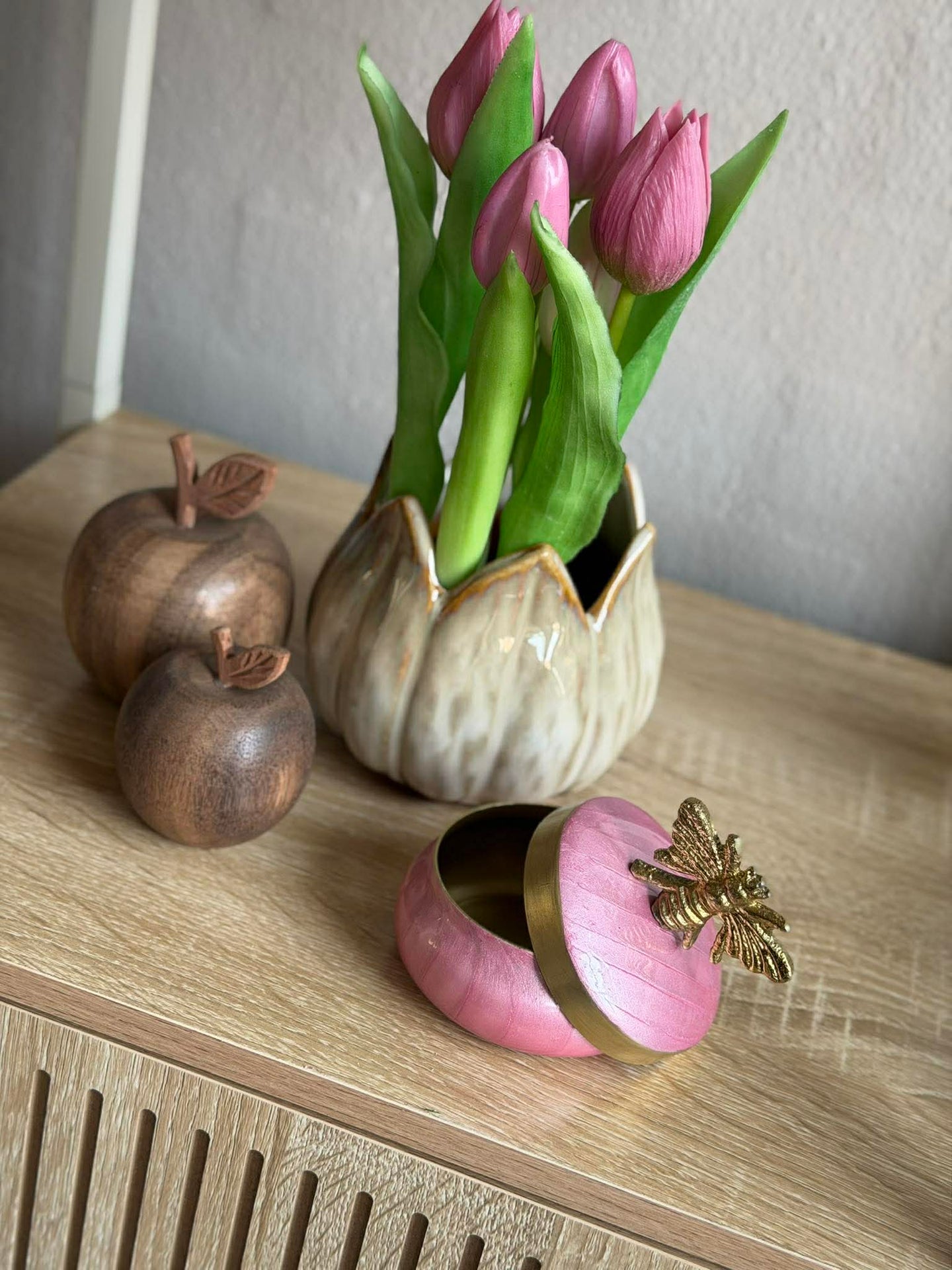 Kruka med lock – Pink med Bi