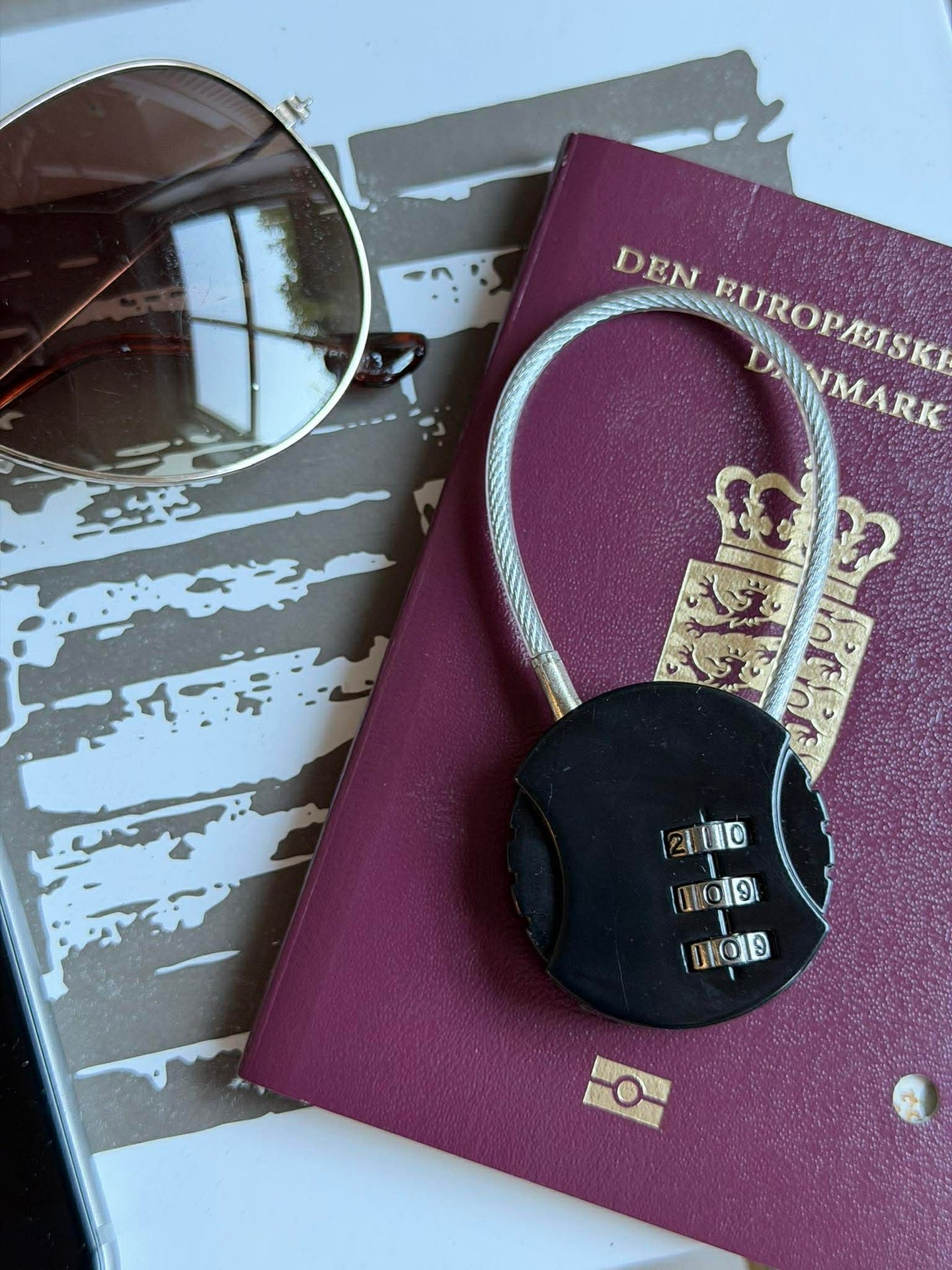 Lås till resväska med wire