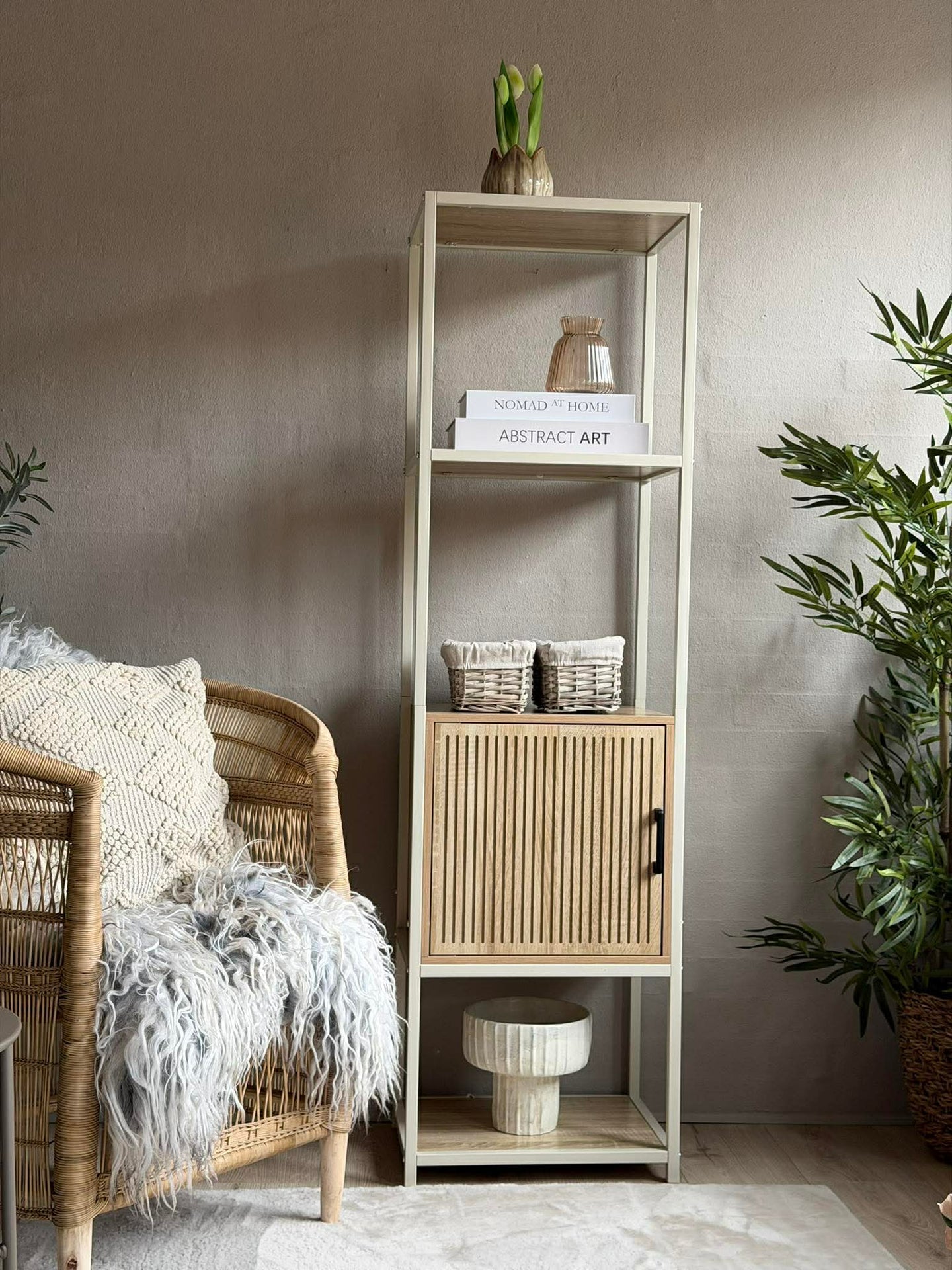 Hylla med hyllplan och skåp - Off white