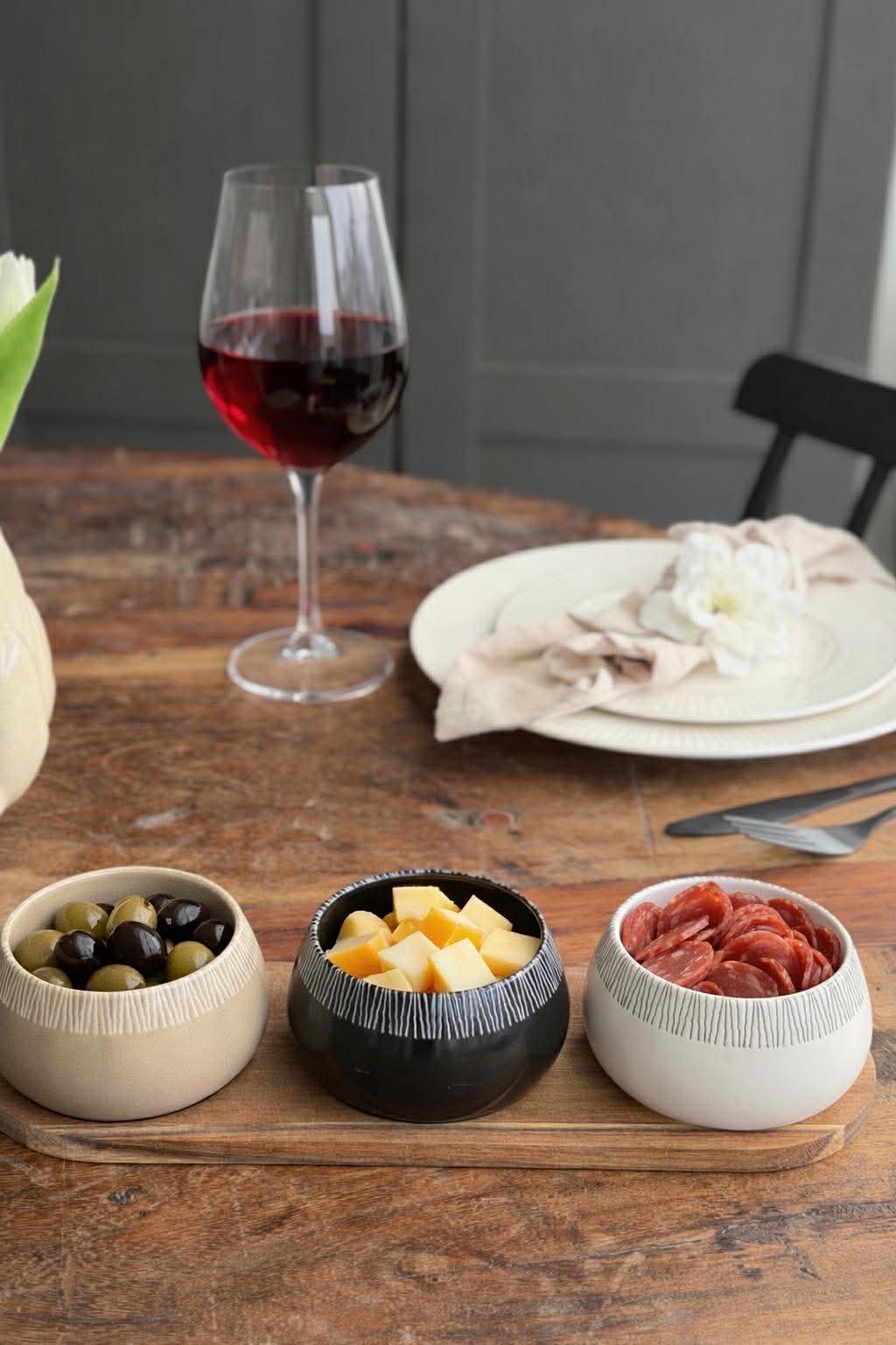 Tapas - 3 skålar på avlångt fat