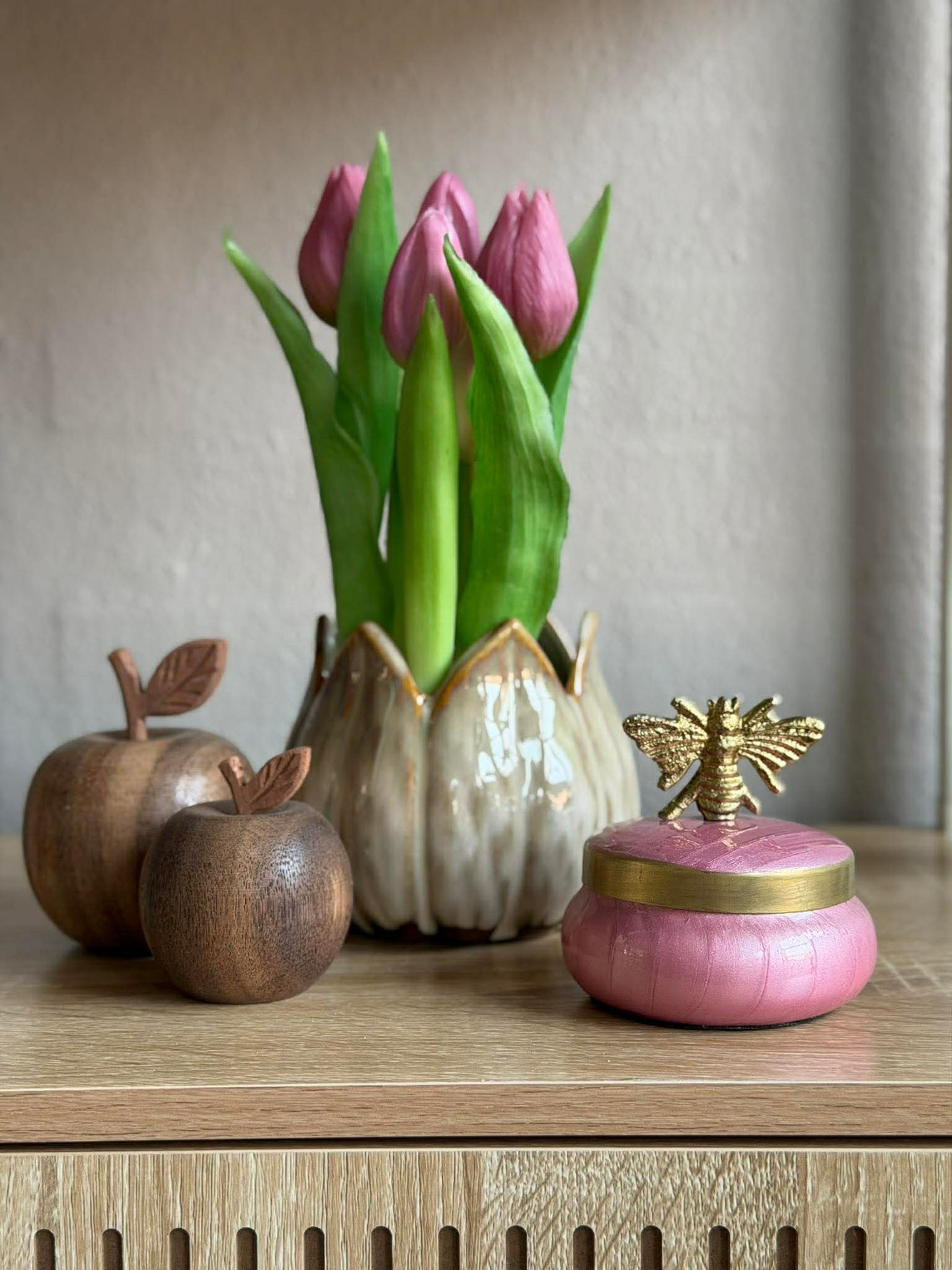 Kruka med lock – Pink med Bi