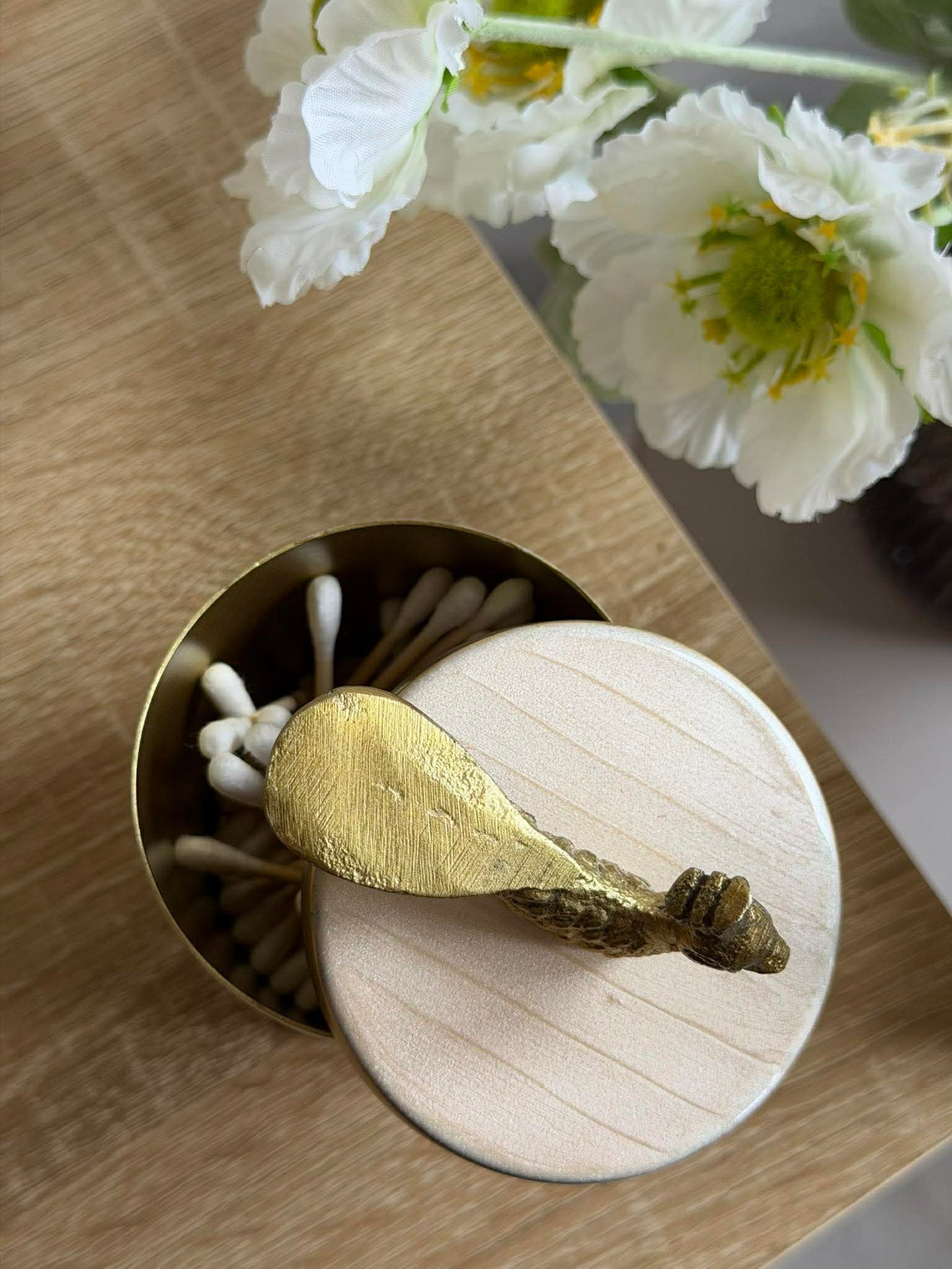 Kruka med lock – Beige med fågel i guld