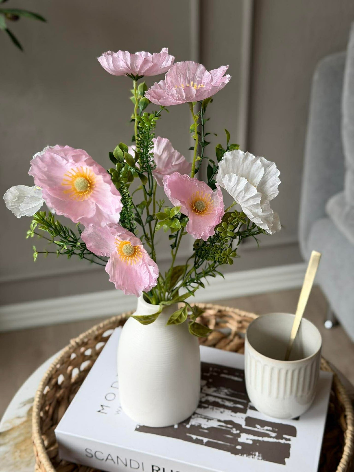 Blommor i vit vas - Flera färger