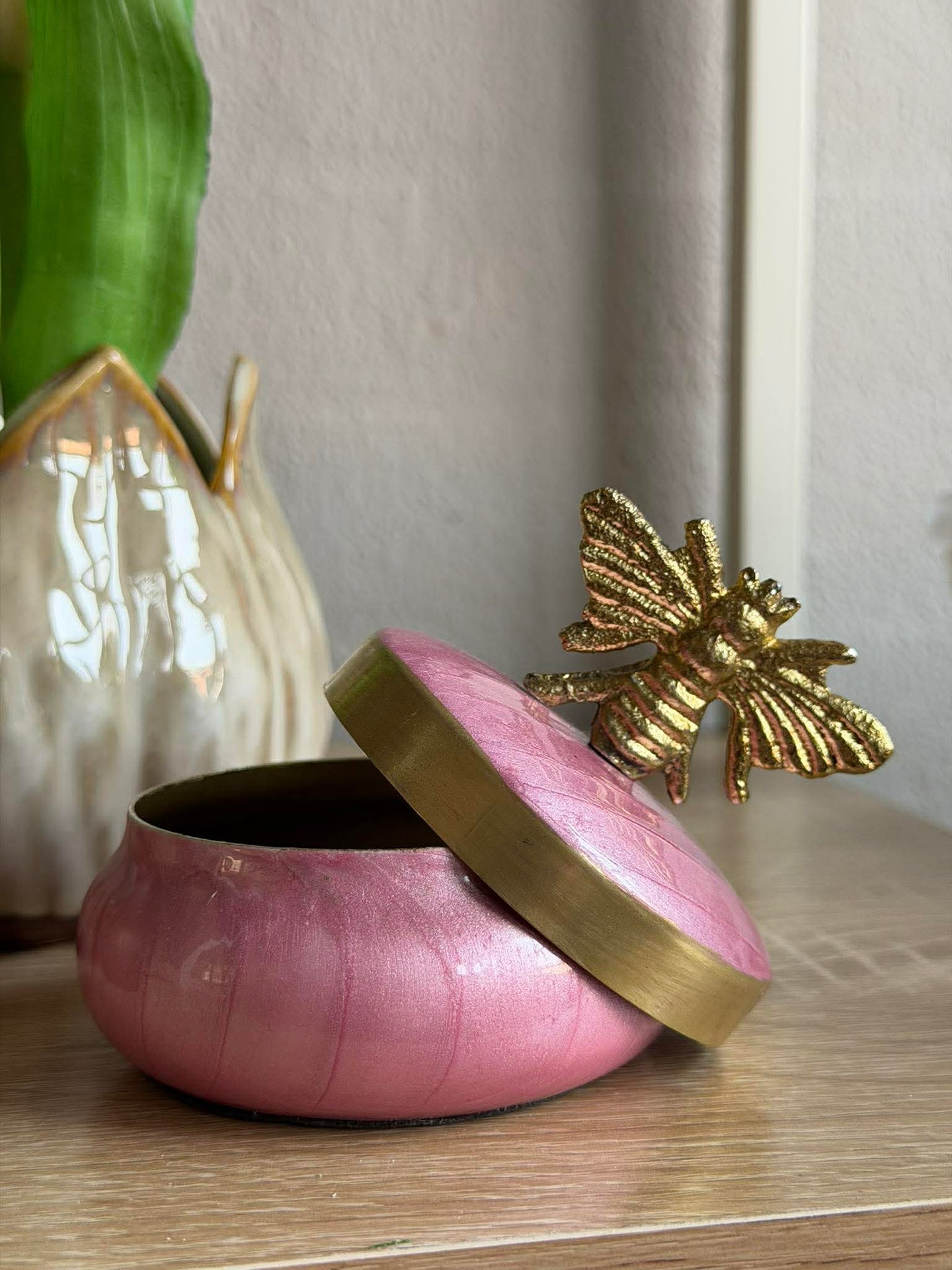 Kruka med lock – Pink med Bi