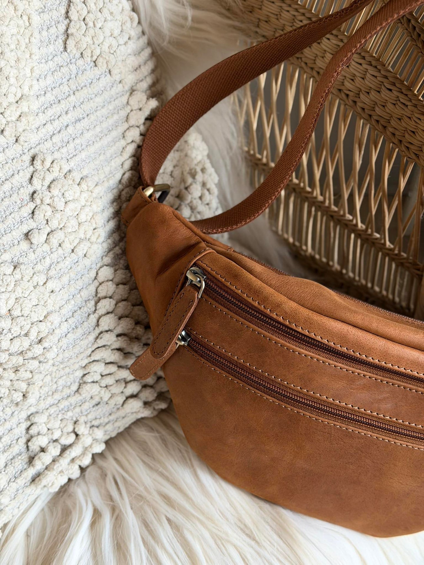 Magväska – LINA NEW cognac