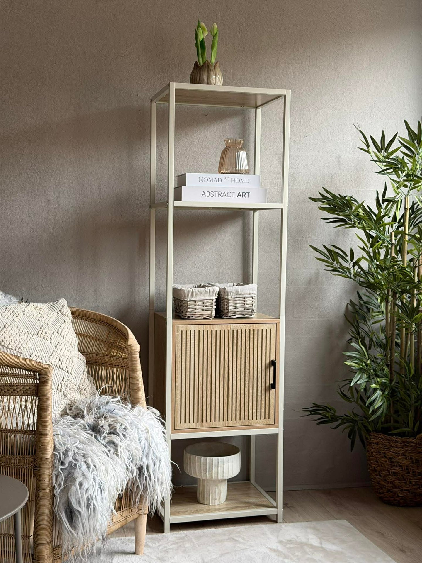 Hylla med hyllplan och skåp - Off white