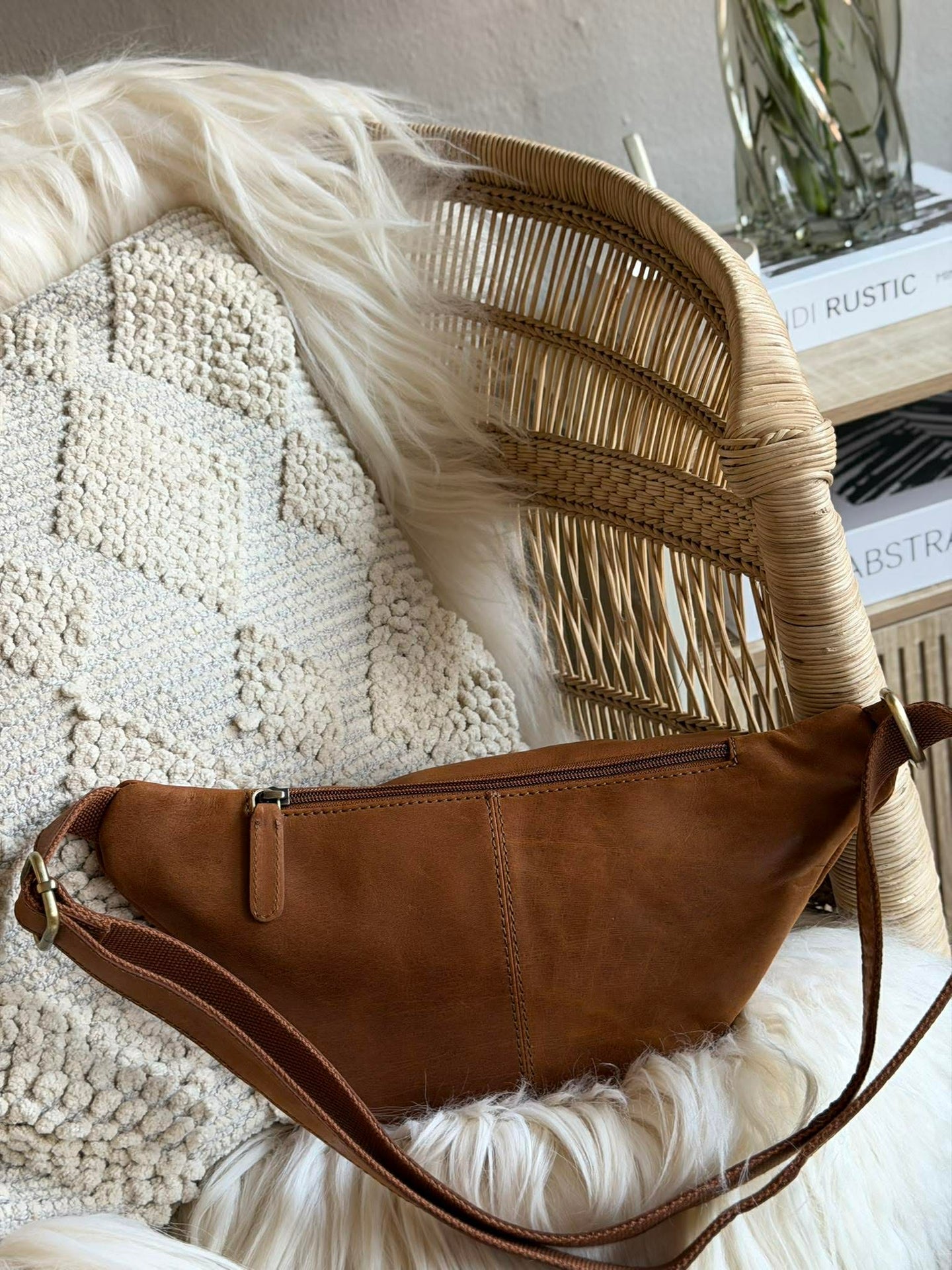 Magväska – LINA NEW cognac