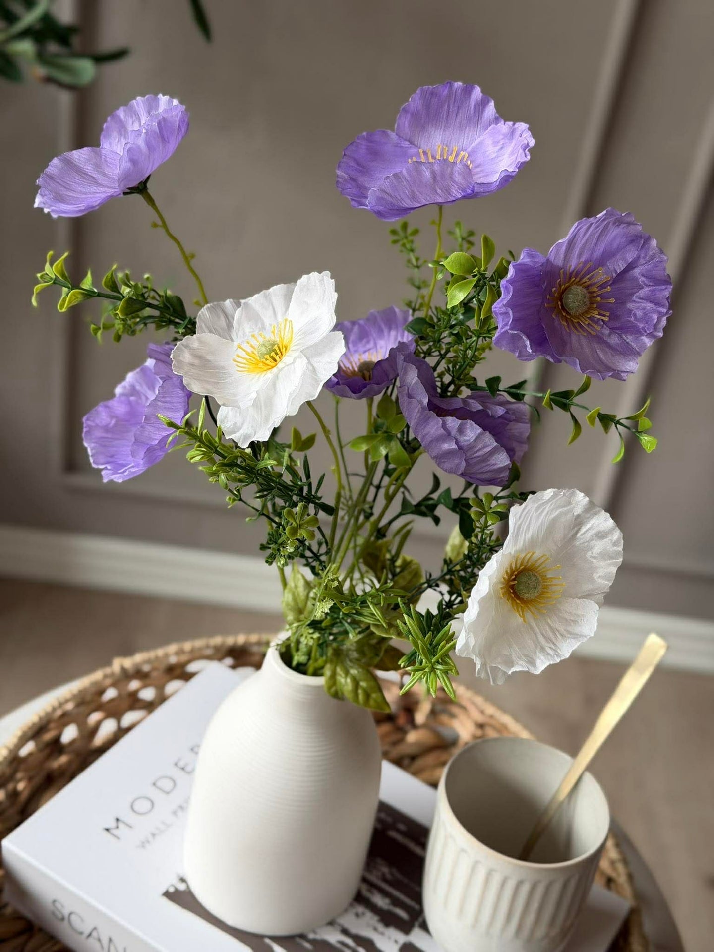 Blommor i vit vas - Flera färger