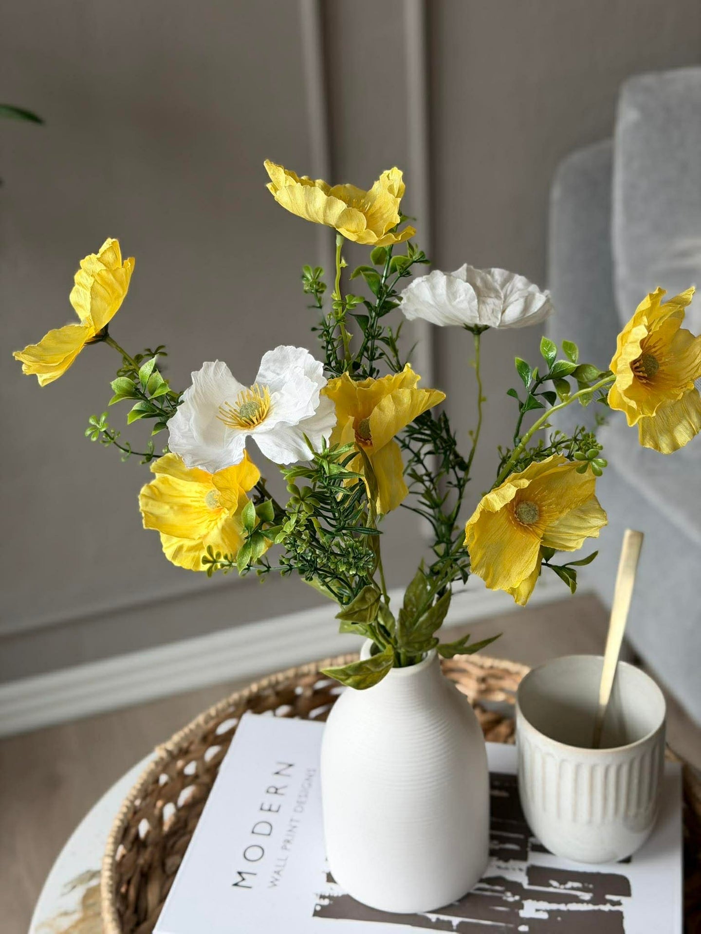 Blommor i vit vas - Flera färger