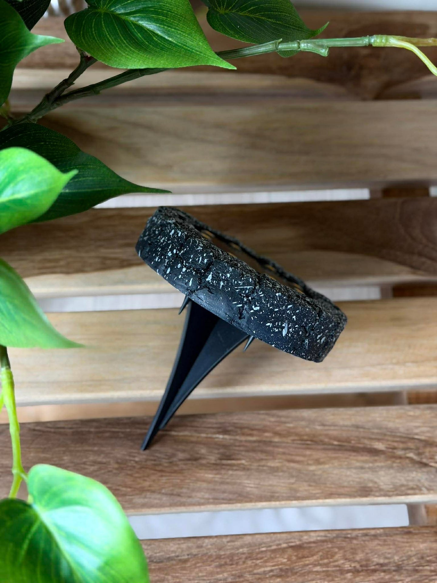Solcells-spotlampa stonelook