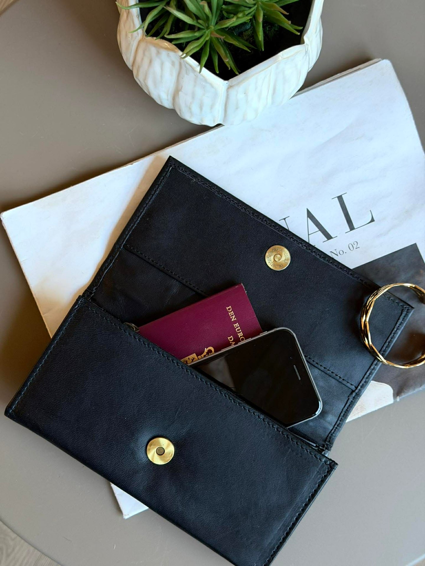 Clutch med nitar - LIMA large black