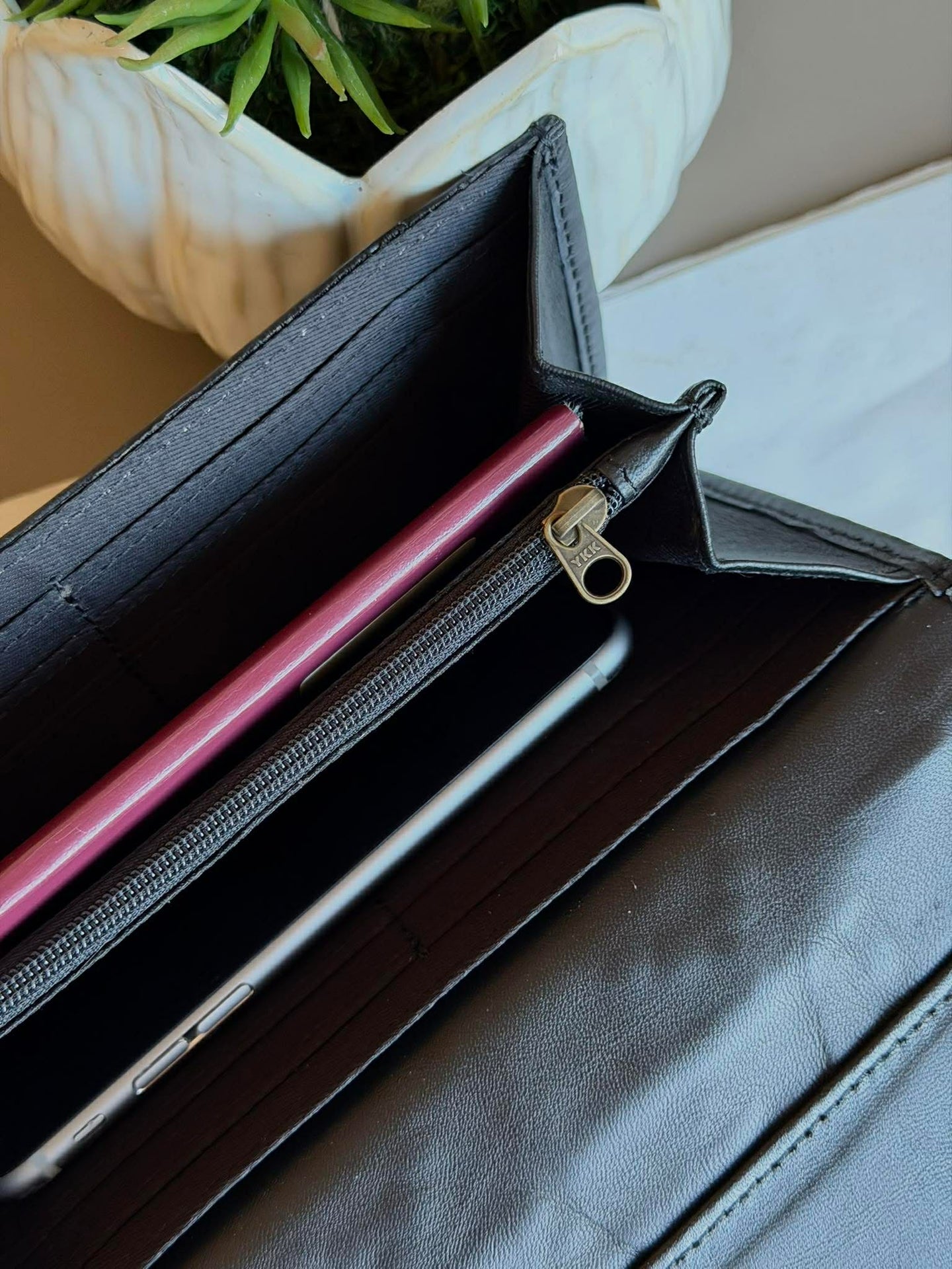 Clutch med nitar - LIMA large black