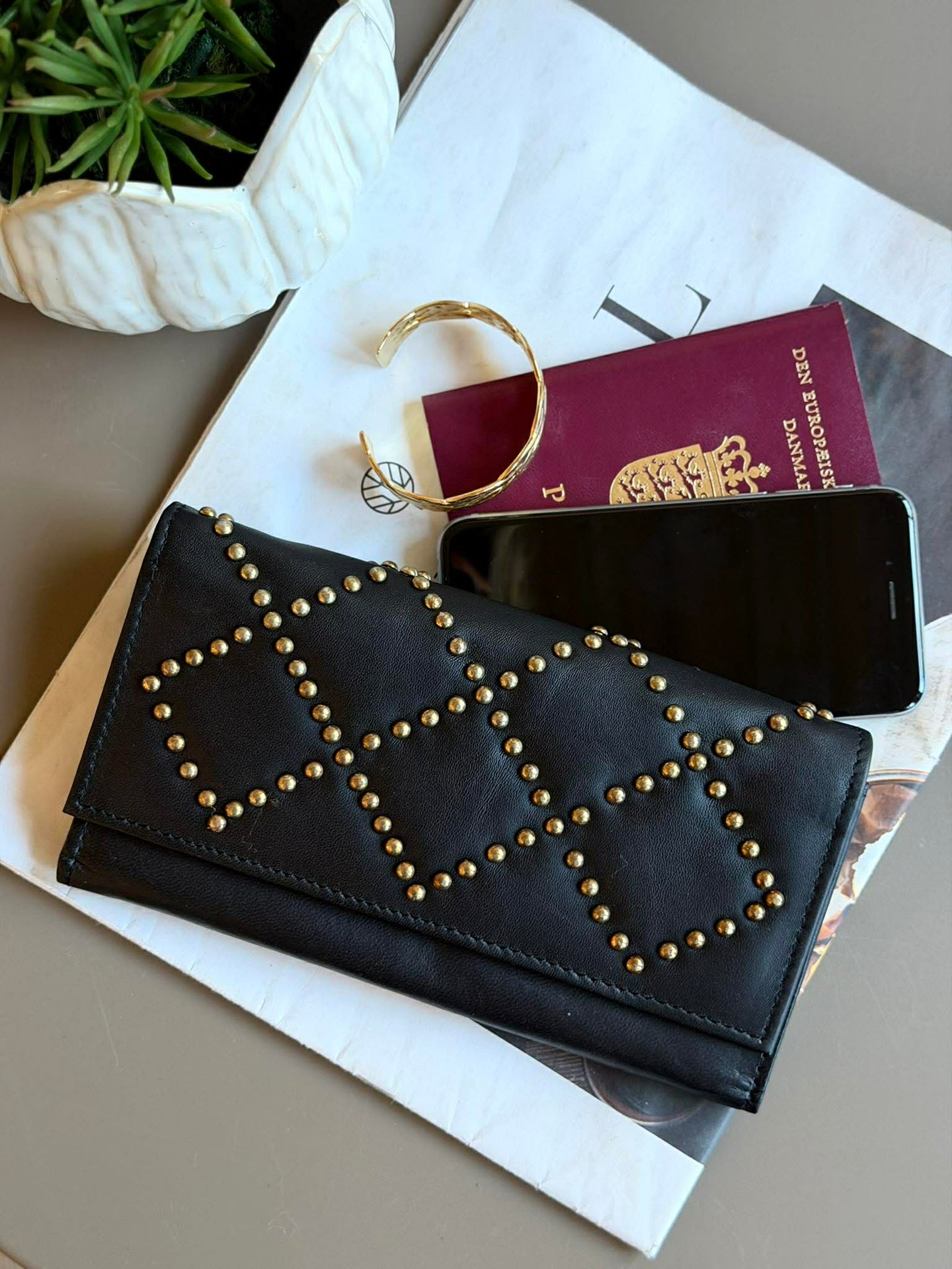 Clutch med nitar - LIMA large black