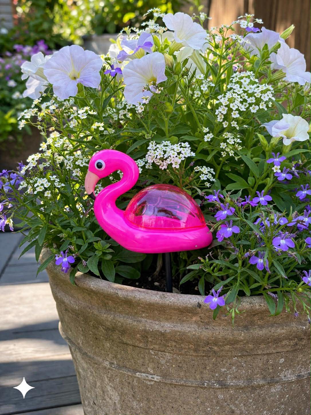 Flamingo på pinne - Solcellsdriven