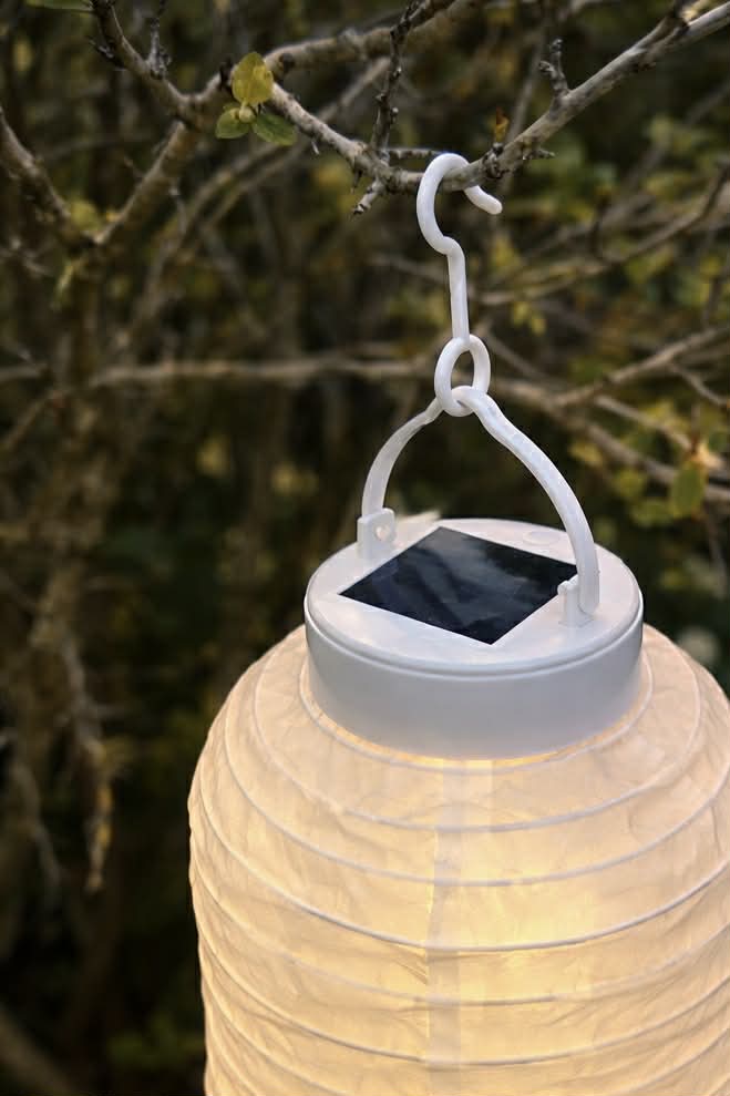 Lampa med solceller – White