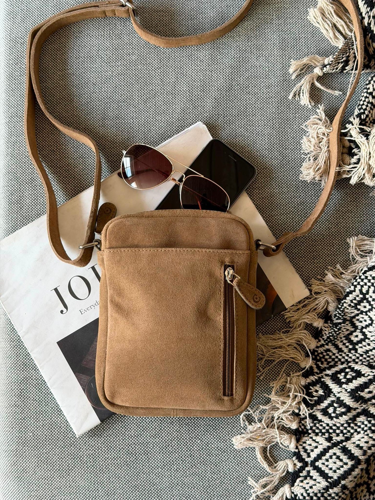 Mobilväska Daily – Suede beige