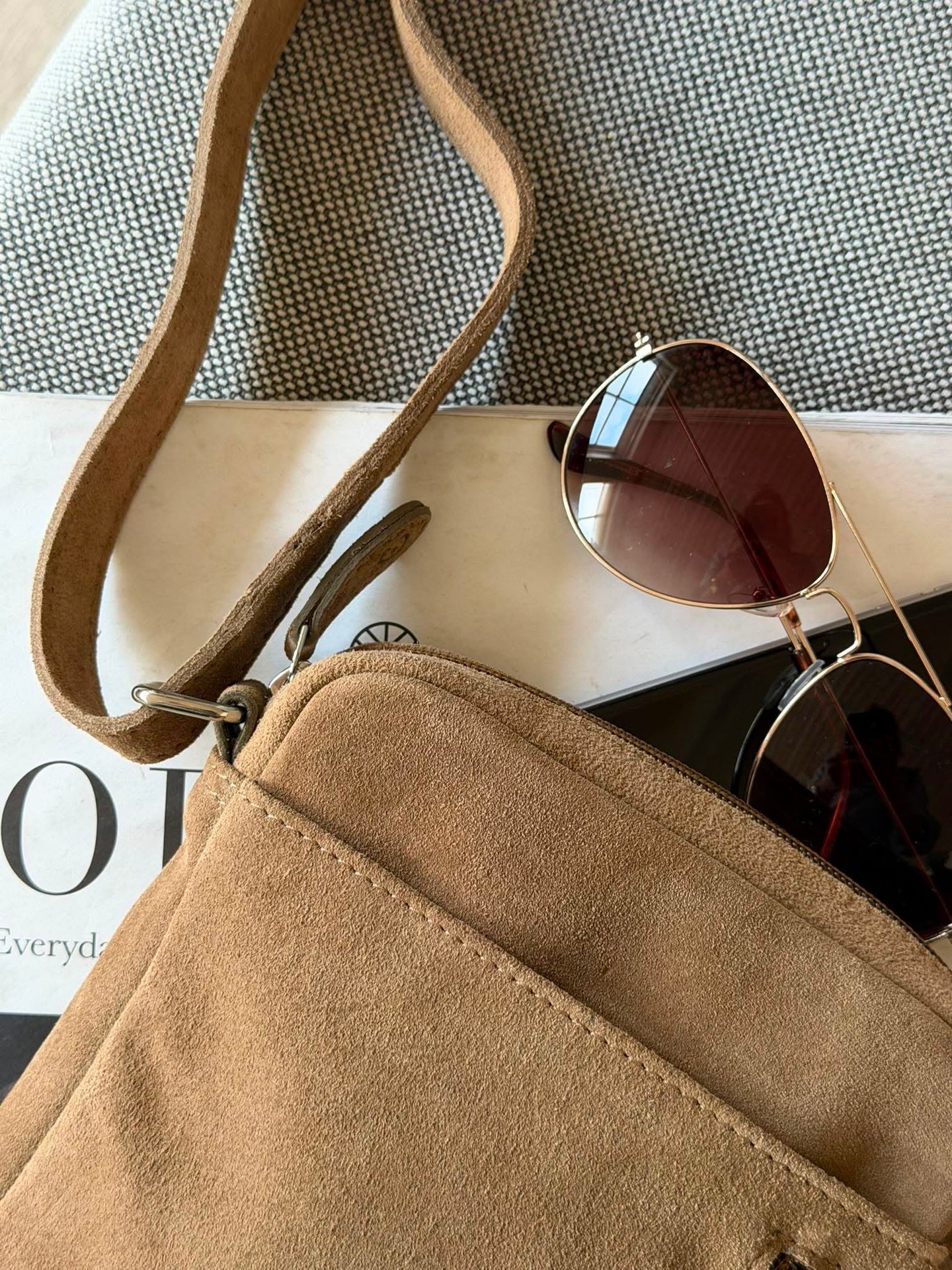 Mobilväska Daily – Suede beige