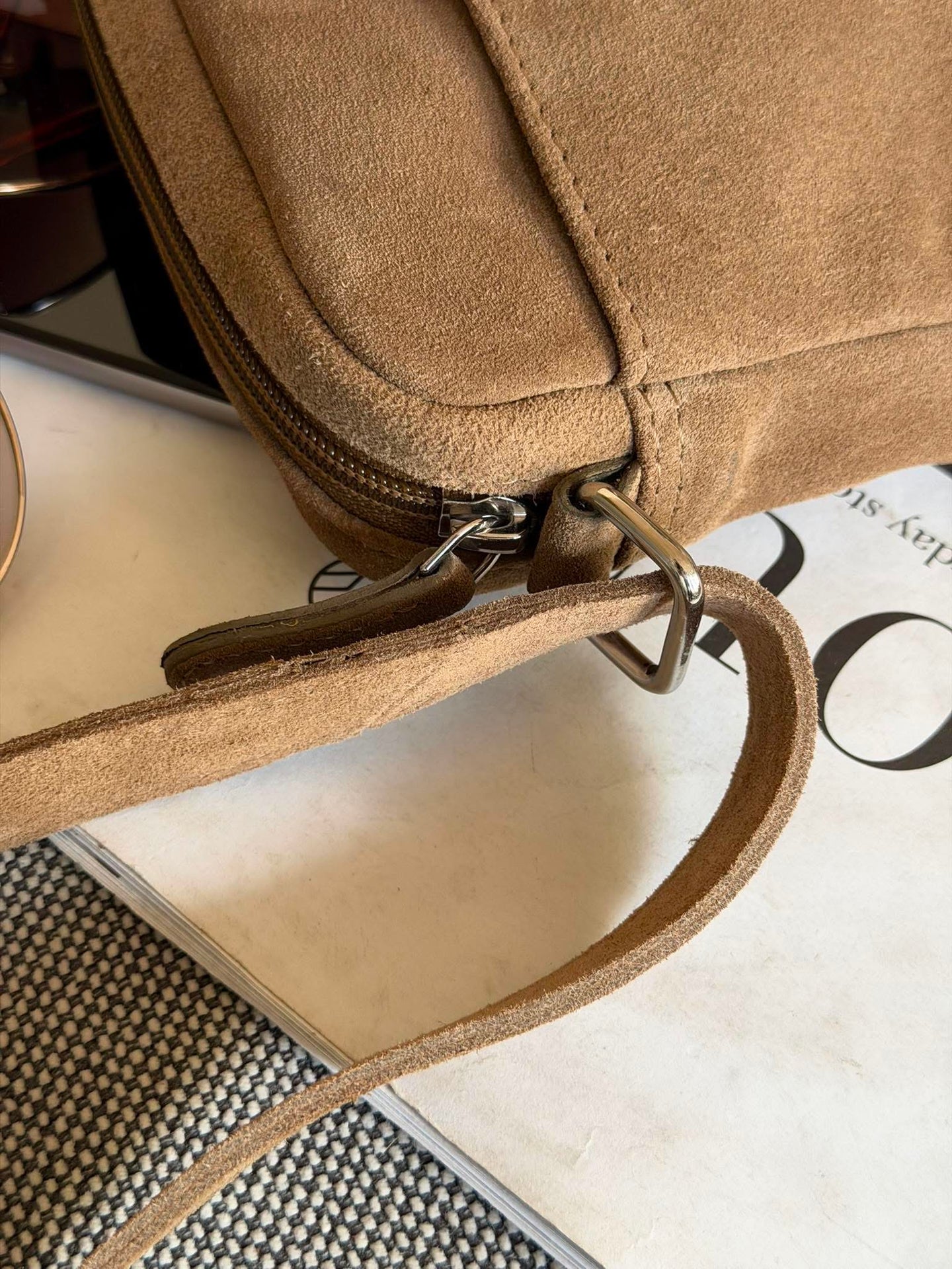 Mobilväska Daily – Suede beige