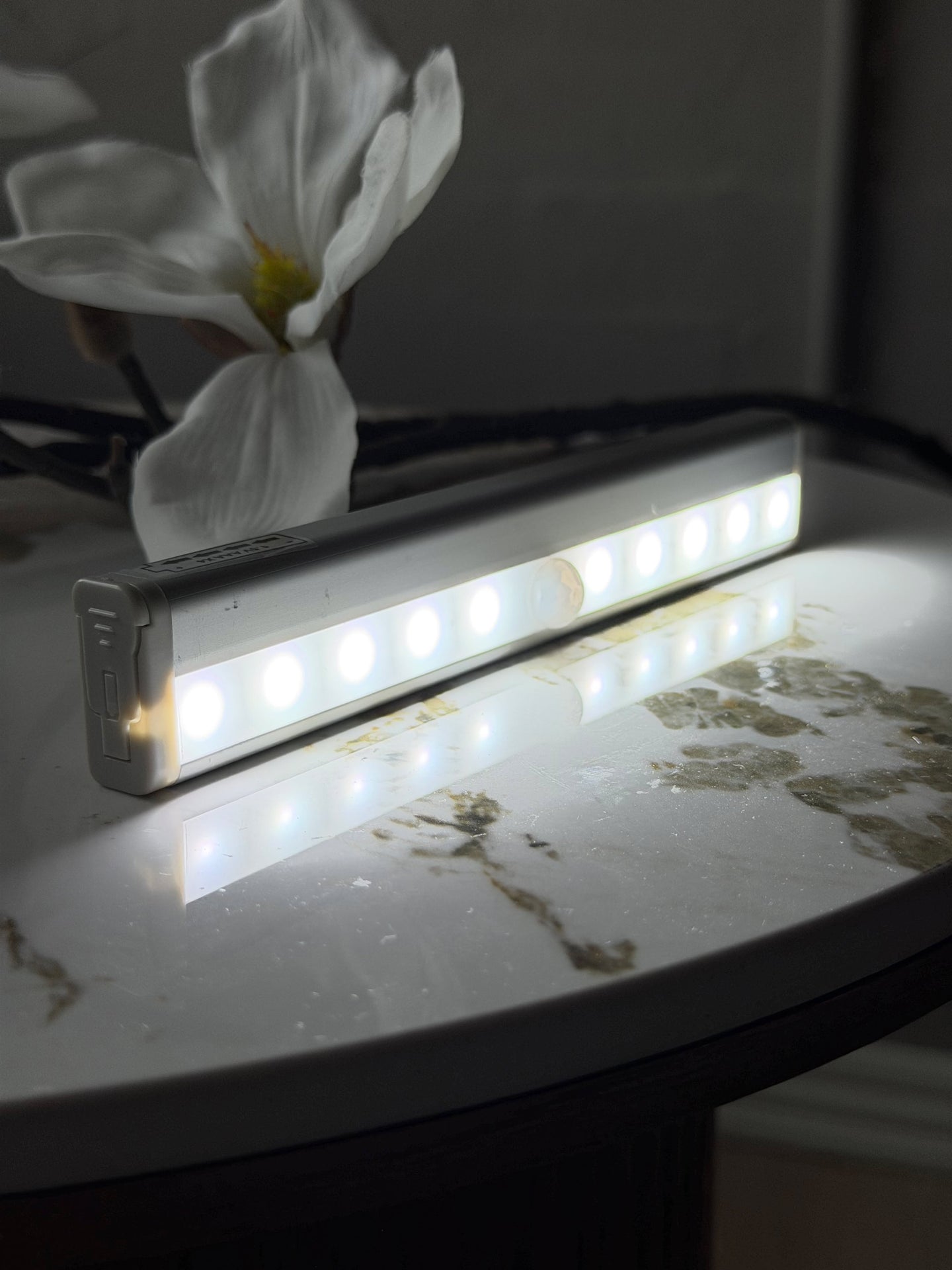 LED-skåpslampa med sensor