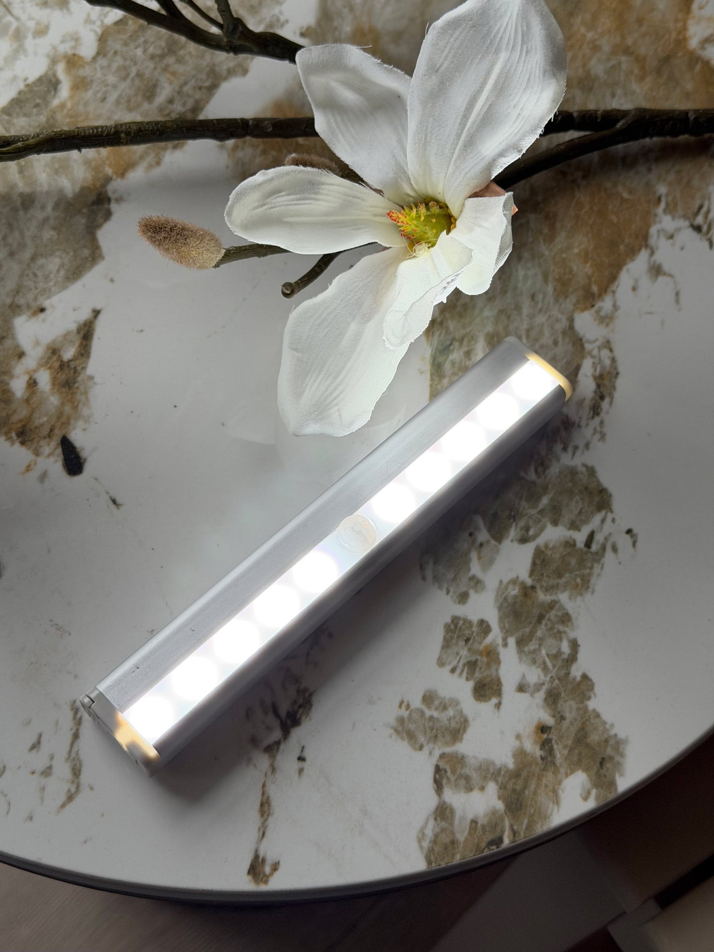LED-skåpslampa med sensor
