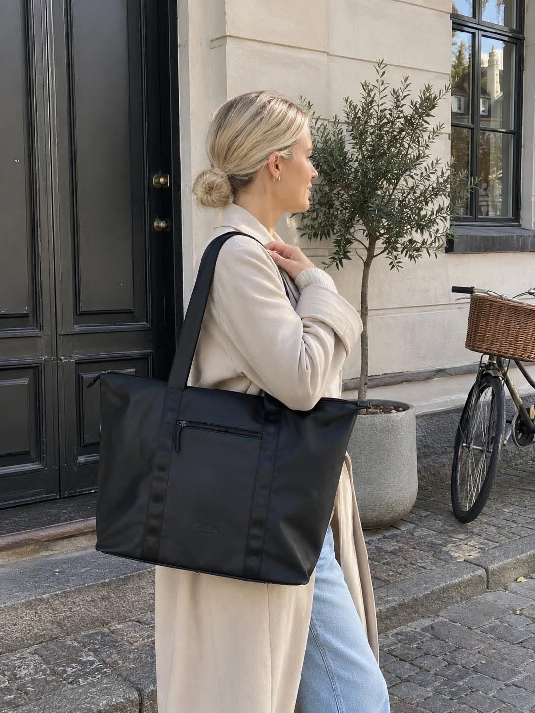 Shopper - black daisy