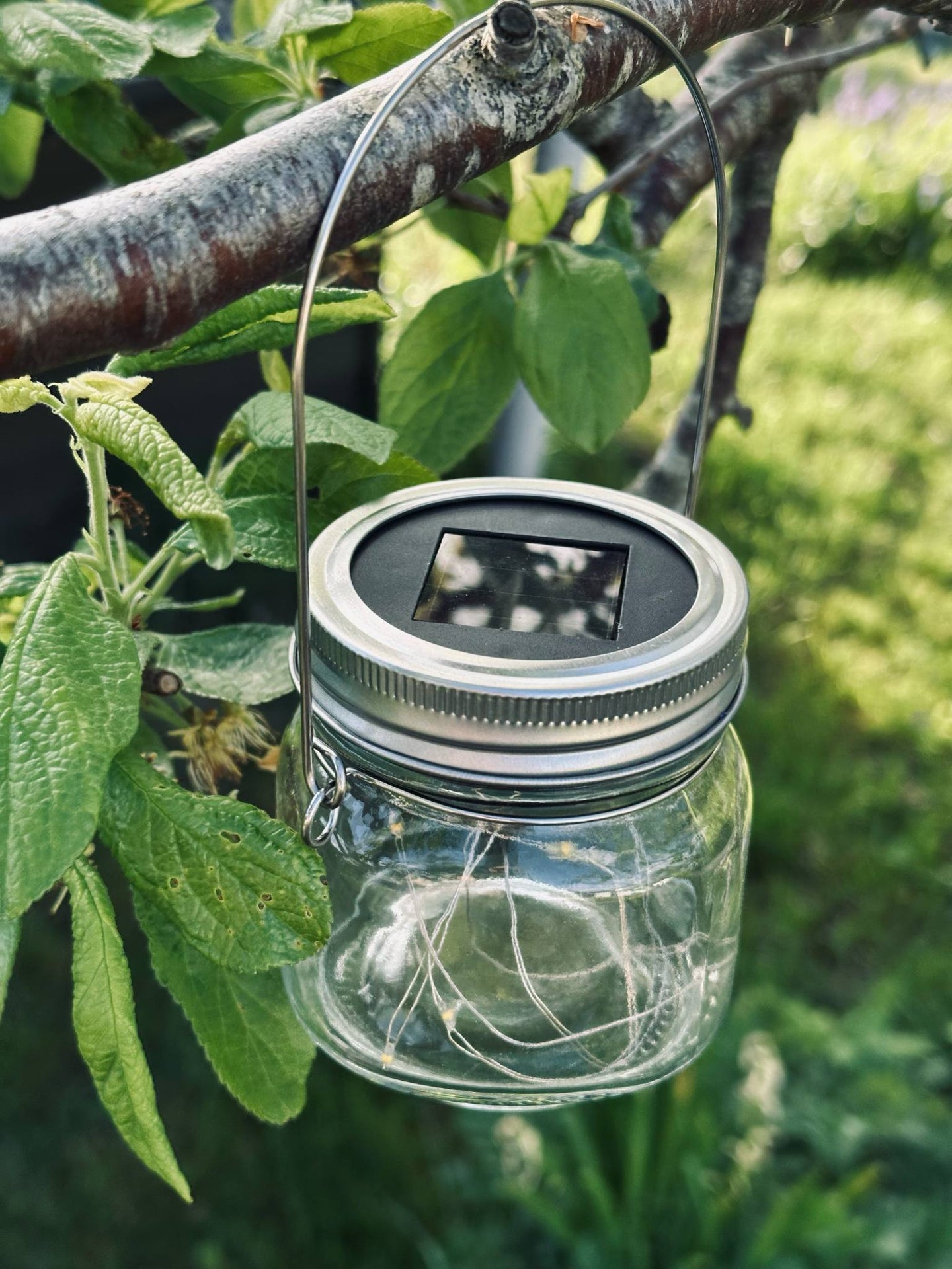 Solcellslykta med upphängning