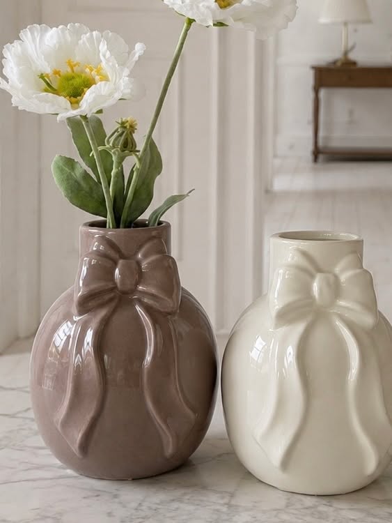 Vas med rosett - White