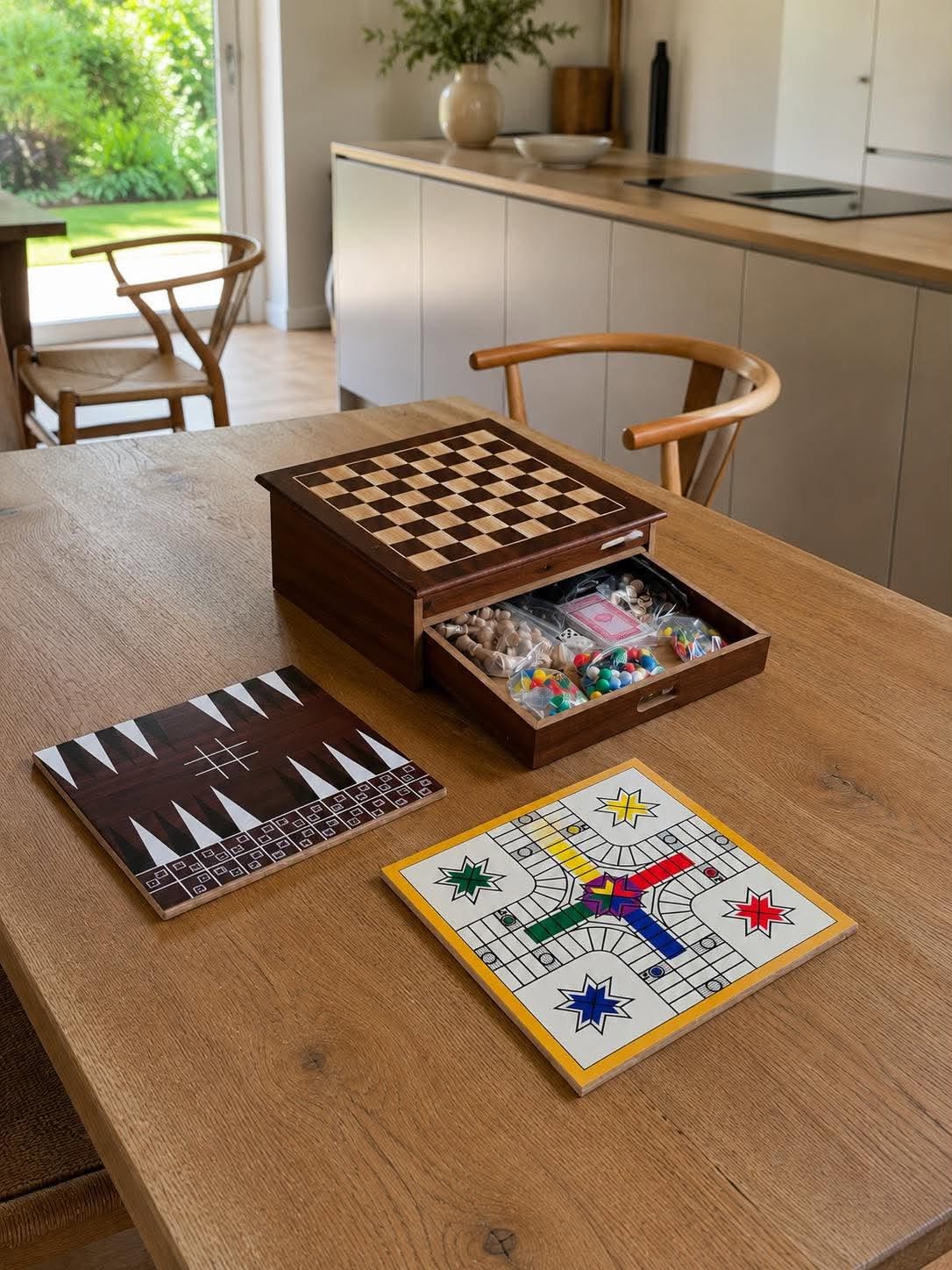 Box med 12 brädspel