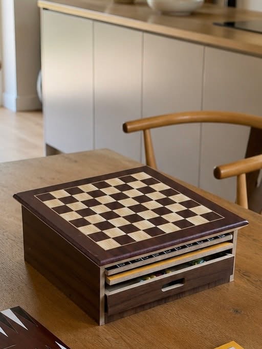 Box med 12 brädspel