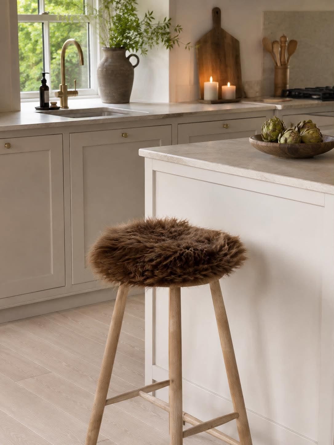 Sitsunderlag lammskinn - Ø 34cm brown