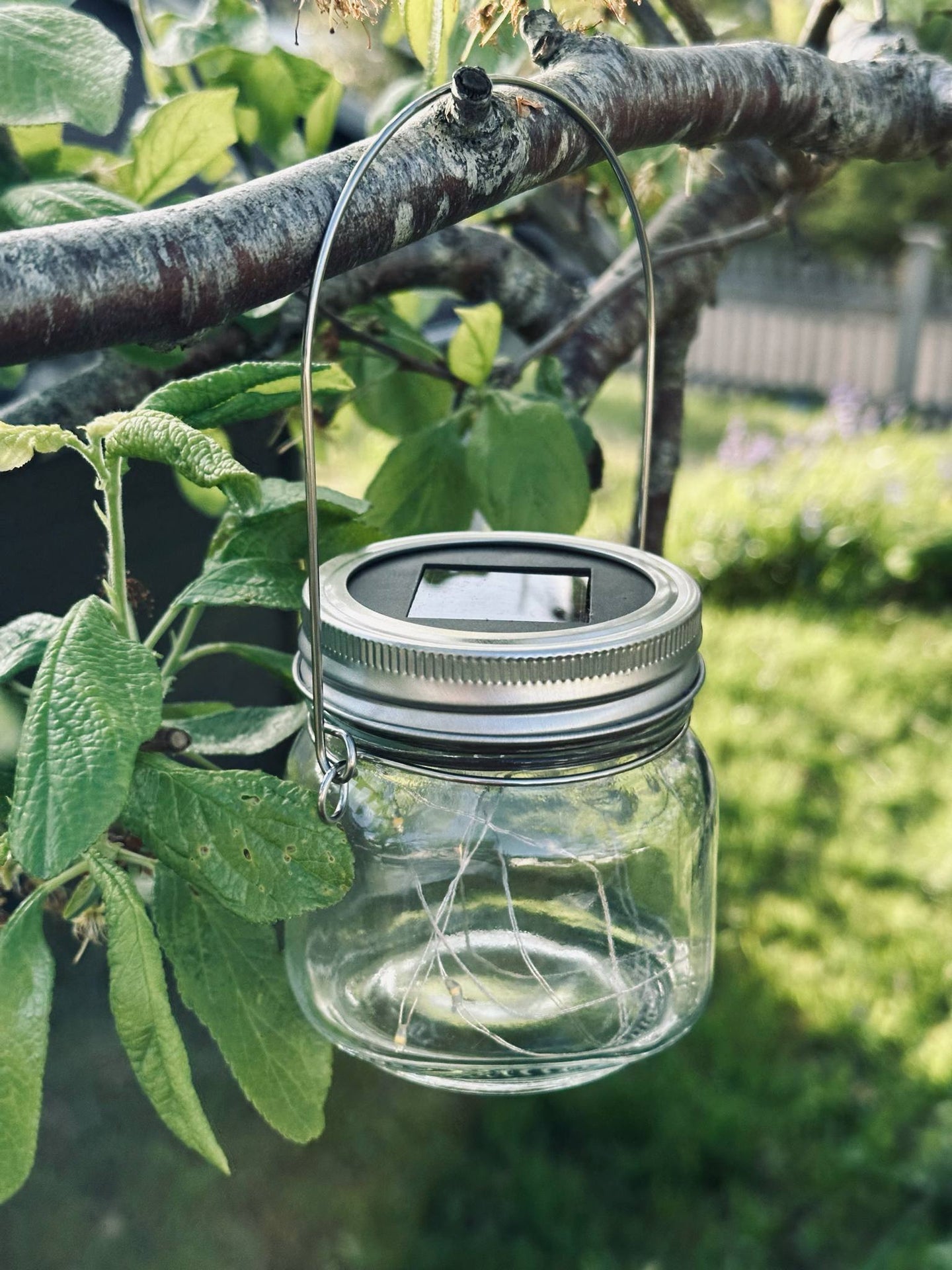 Solcellslykta med upphängning