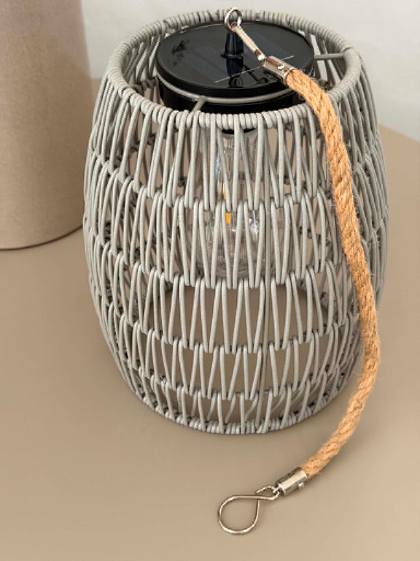 Lampa med solceller - Grey