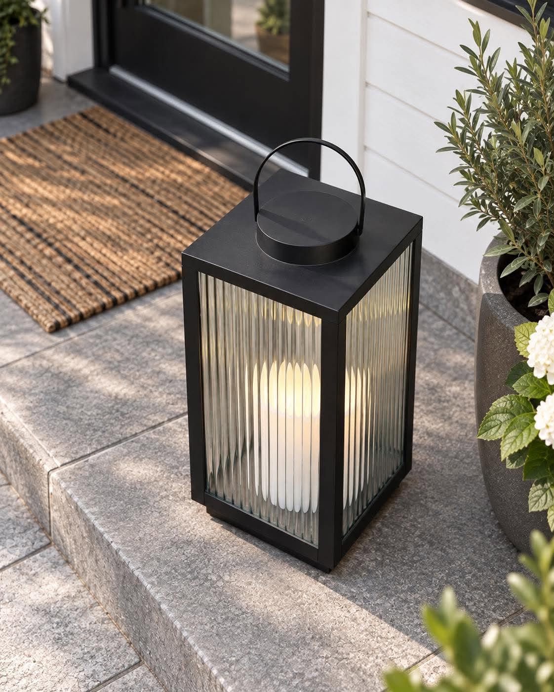Lykta Nordic med blockljus och timer